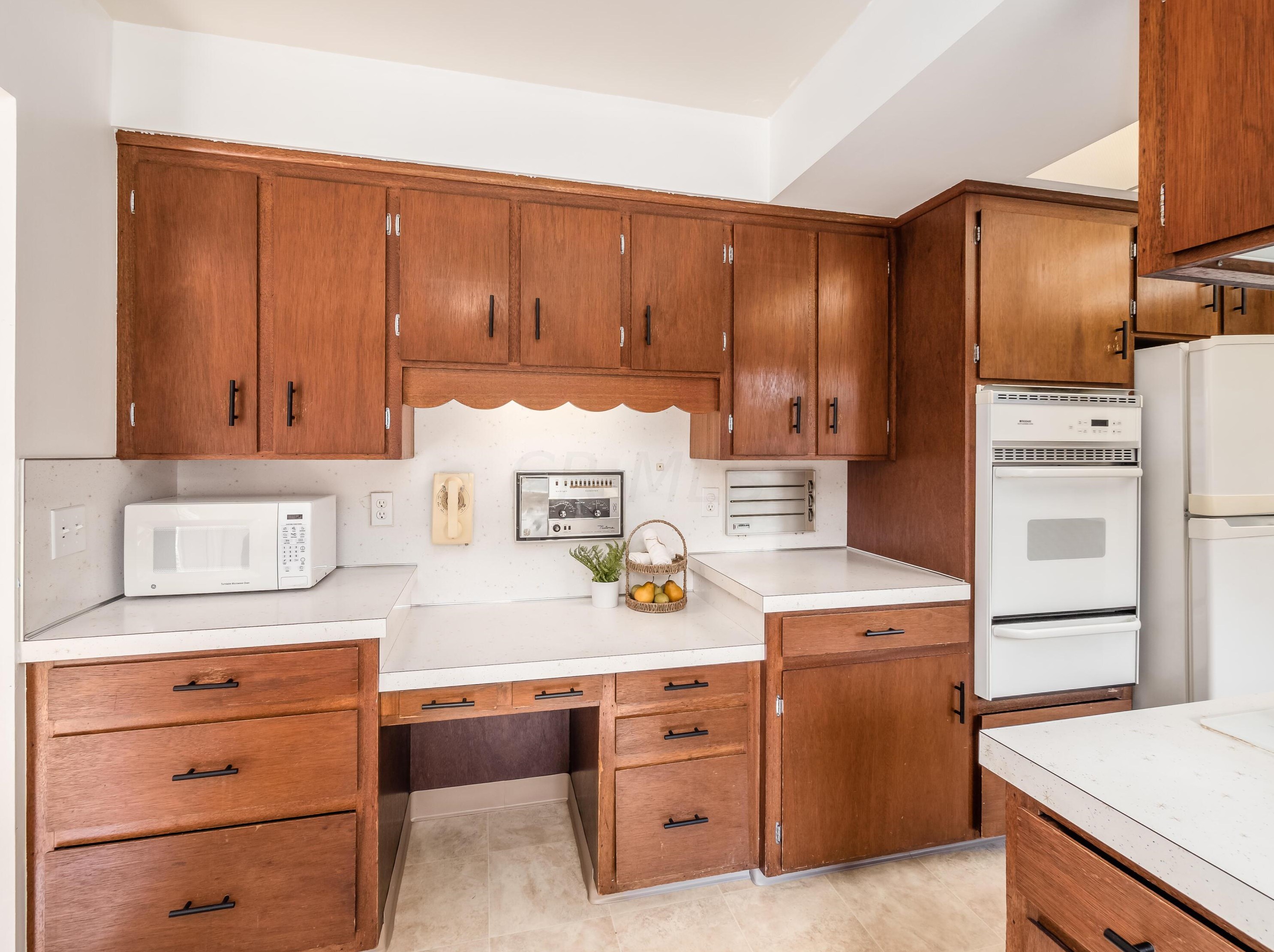 1486 Hickory Run Dr, Columbus OH 43204-1517 exterior