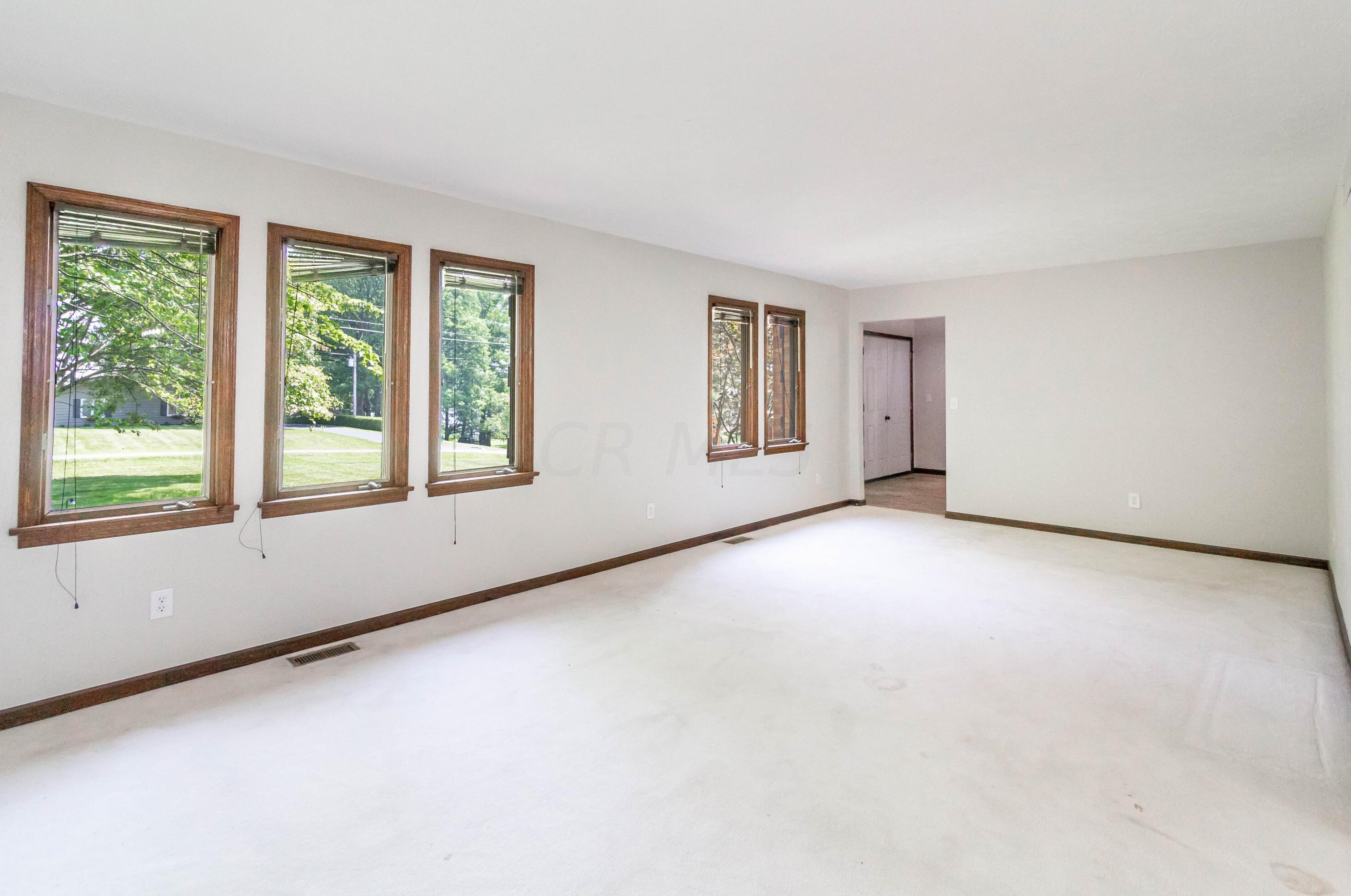 1320 Chickasaw Dr, London, OH 43140