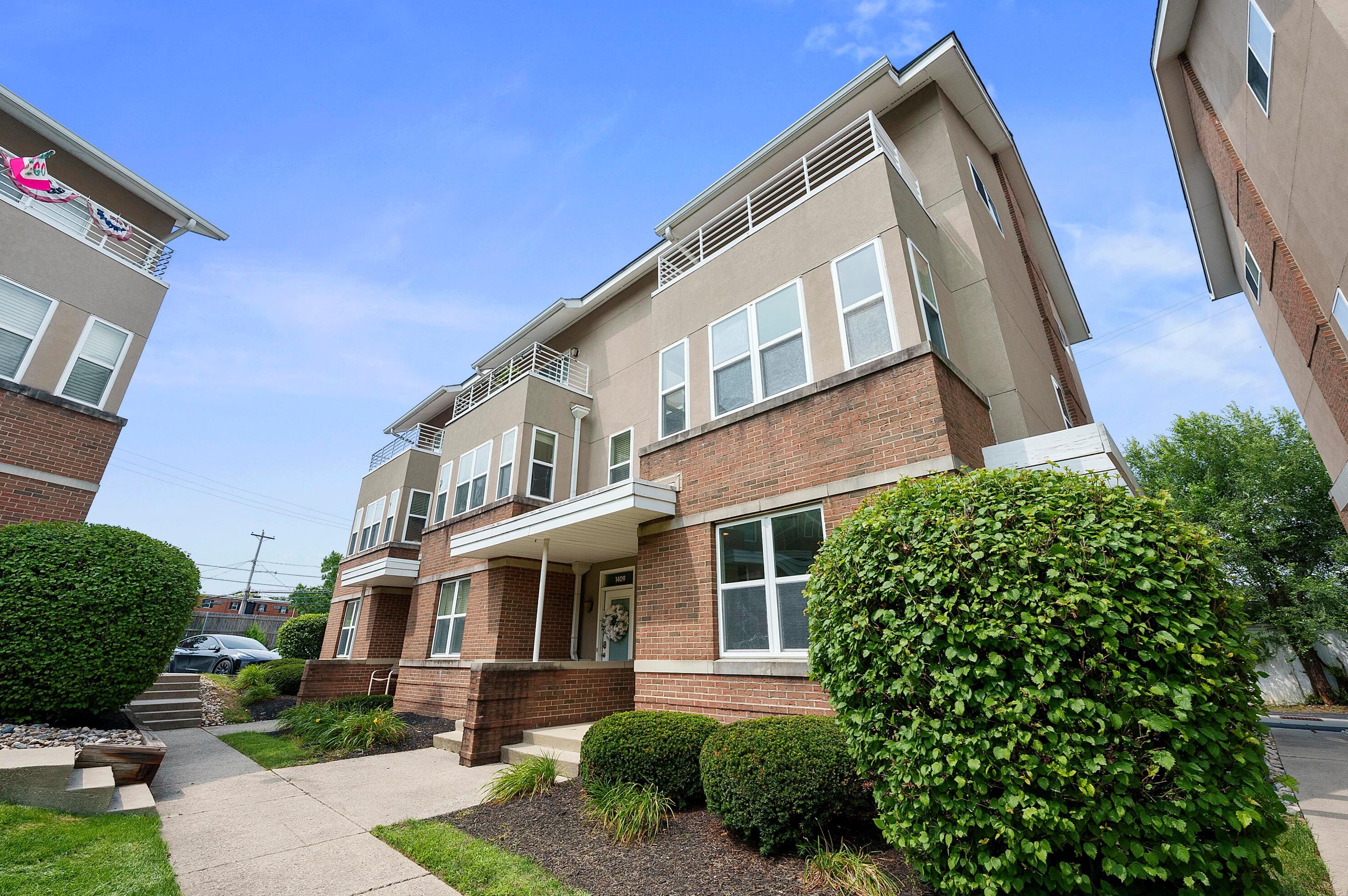 1407 Upper Green Cir, Columbus, OH 43212-1669