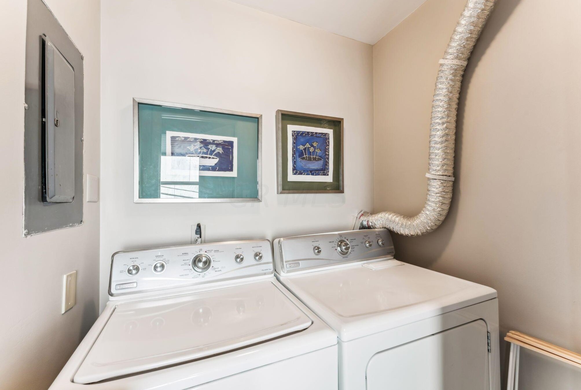 393 Library Park Ct, Columbus OH exterior