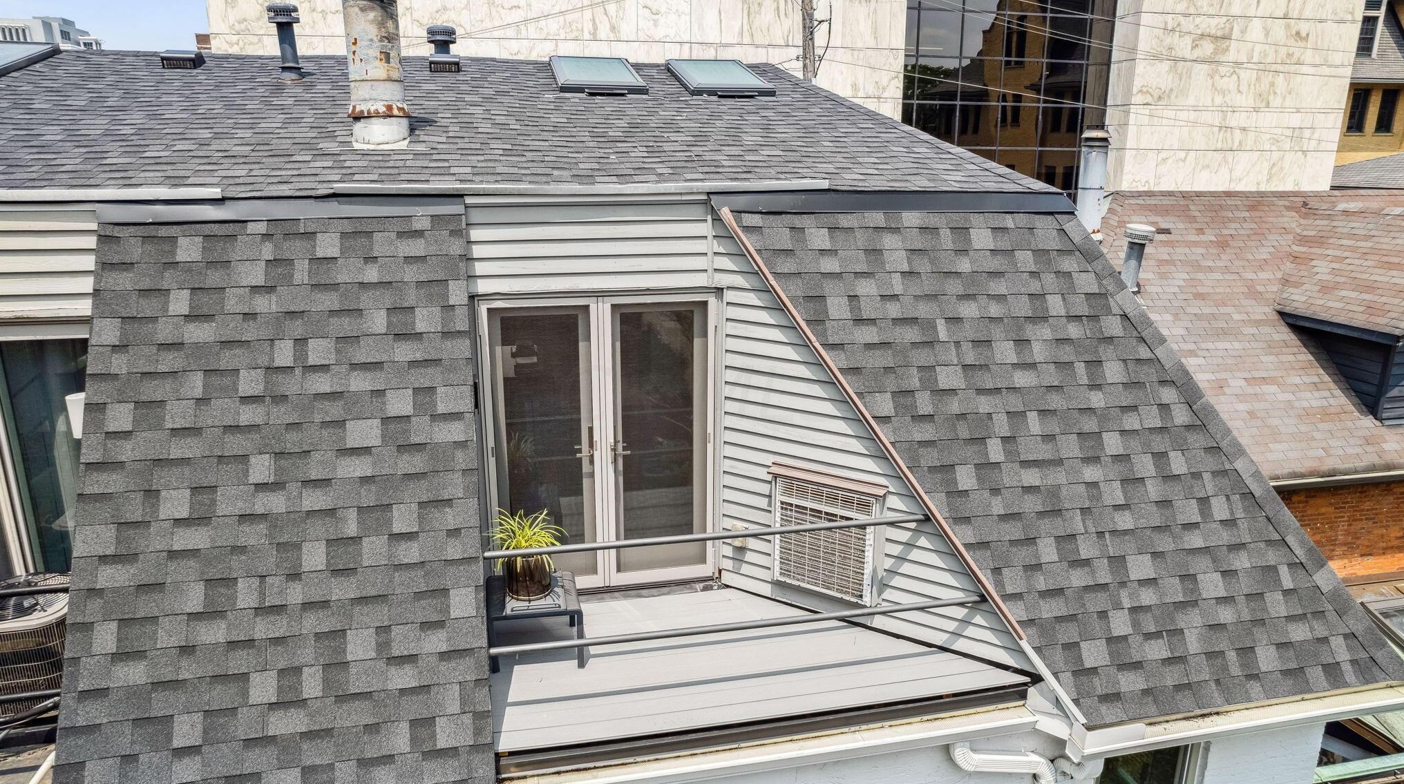 393 Library Park Ct, Columbus OH exterior