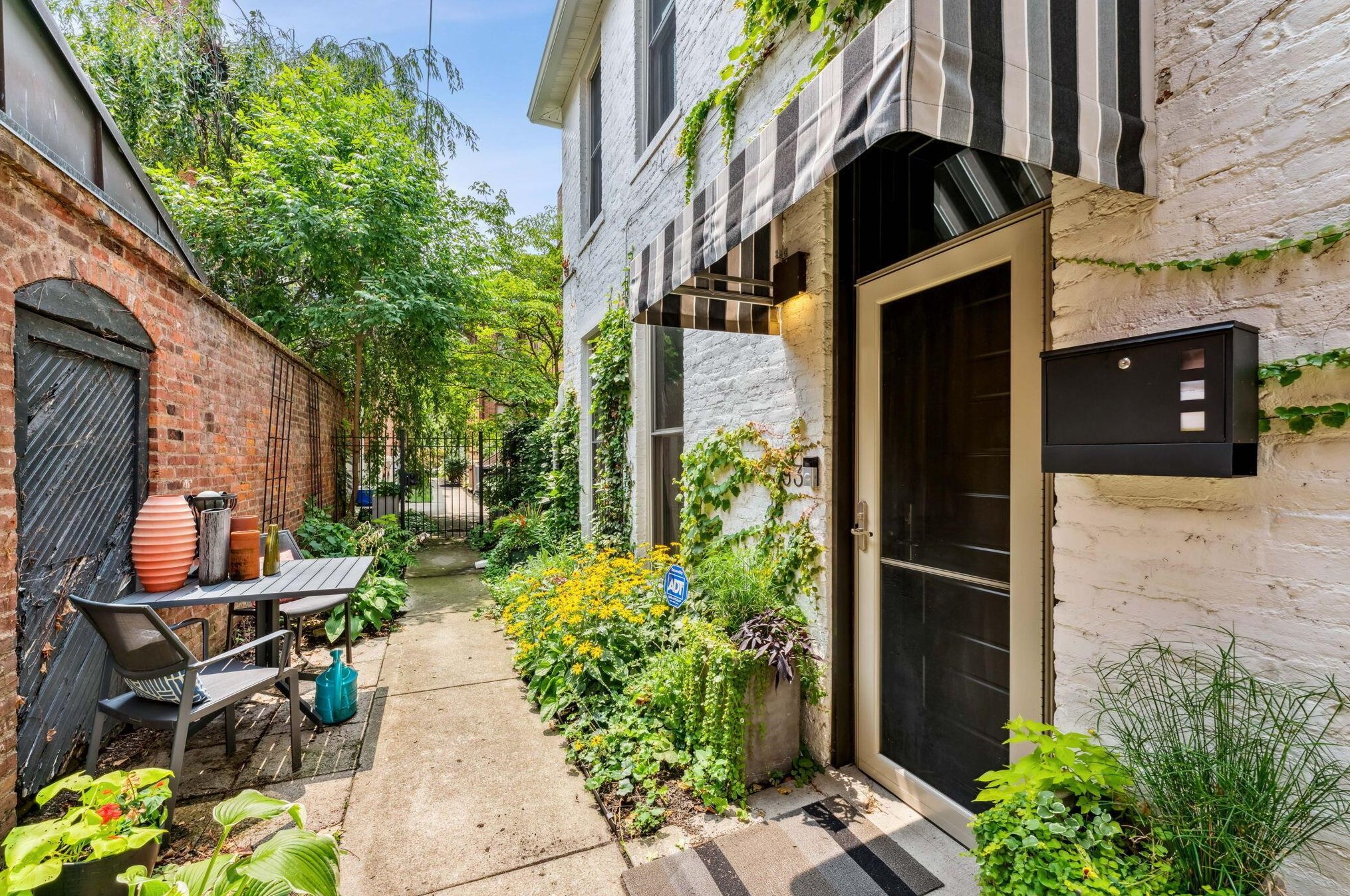 393 Library Park Ct, Columbus OH exterior