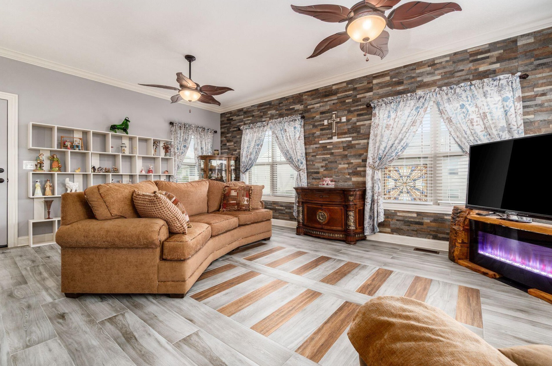 7563 Jenkins Dr, Cnl Wnchstr OH  43110-8381 exterior