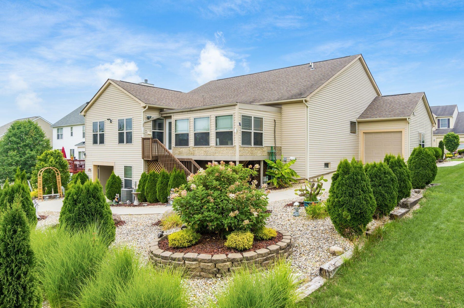 7563 Jenkins Dr, Cnl Wnchstr, OH 43110-8382