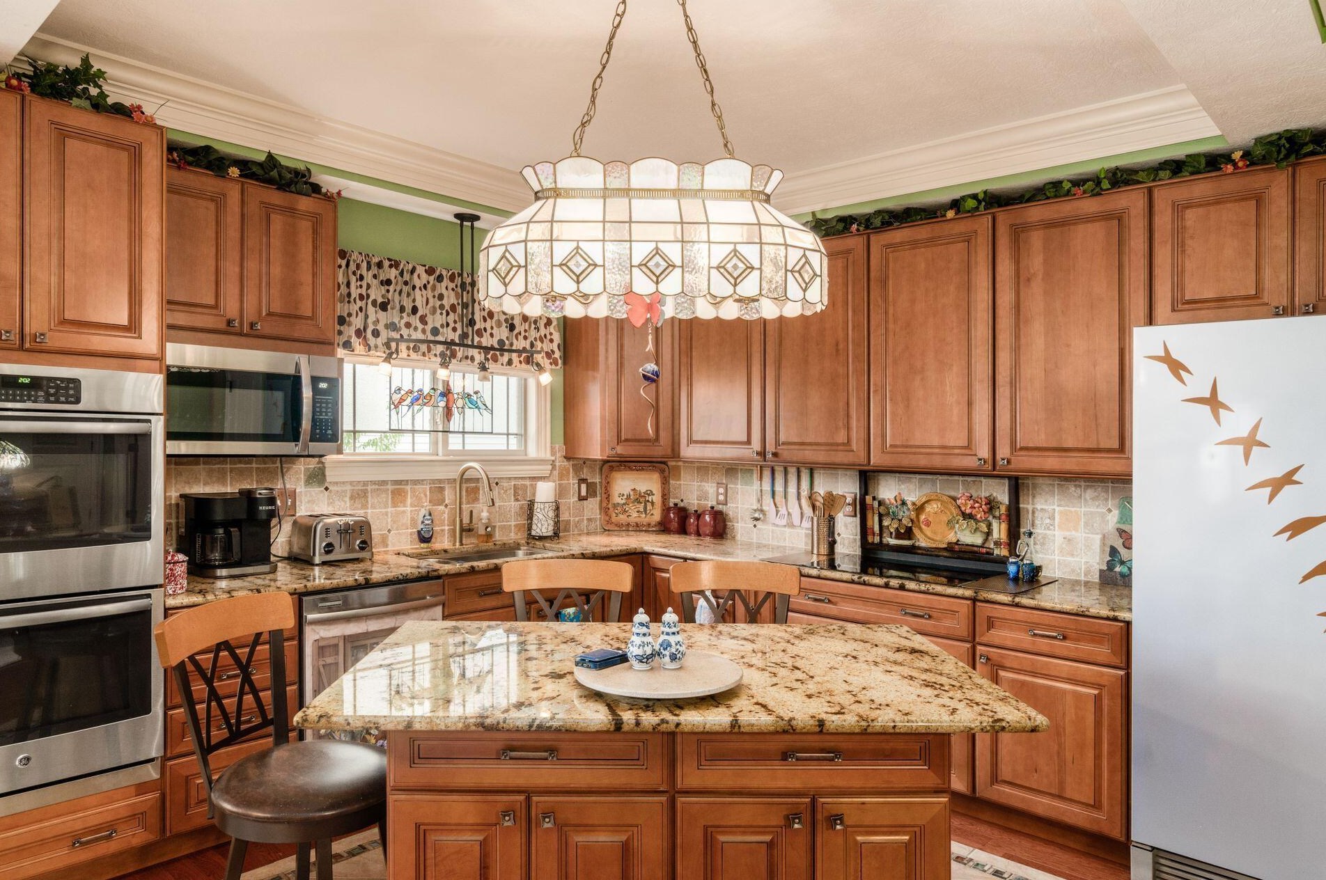 7563 Jenkins Dr, Cnl Wnchstr OH  43110-8381 exterior