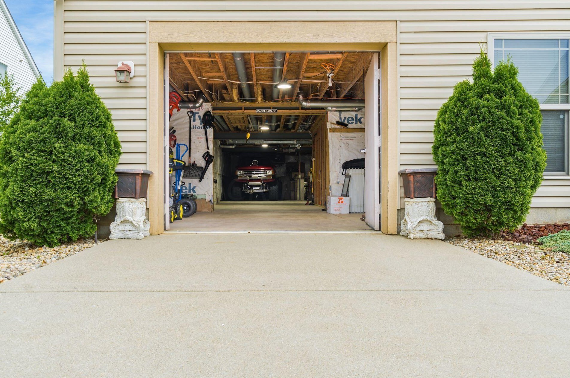 7563 Jenkins Dr, Cnl Wnchstr OH  43110-8381 exterior