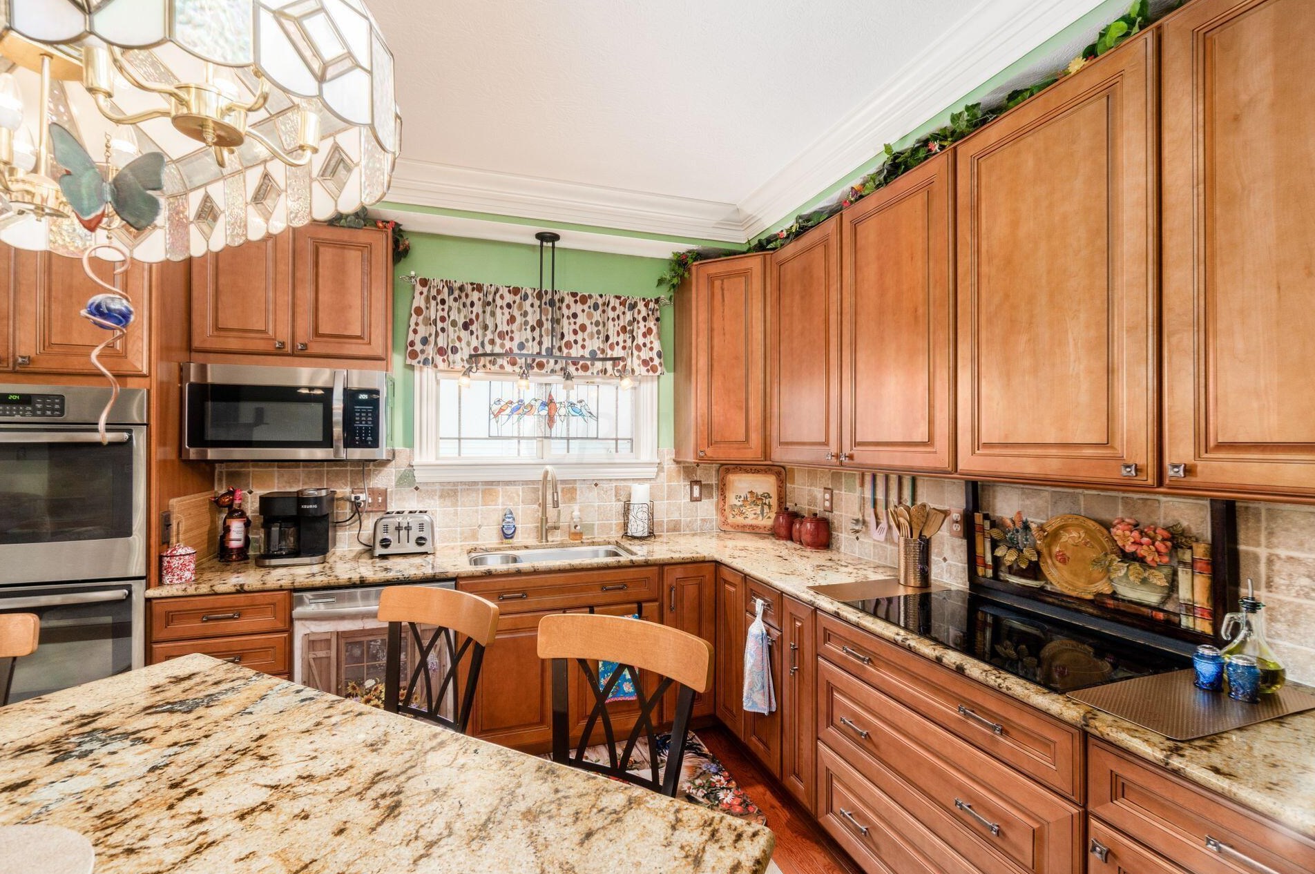 7563 Jenkins Dr, Cnl Wnchstr OH  43110-8381 exterior