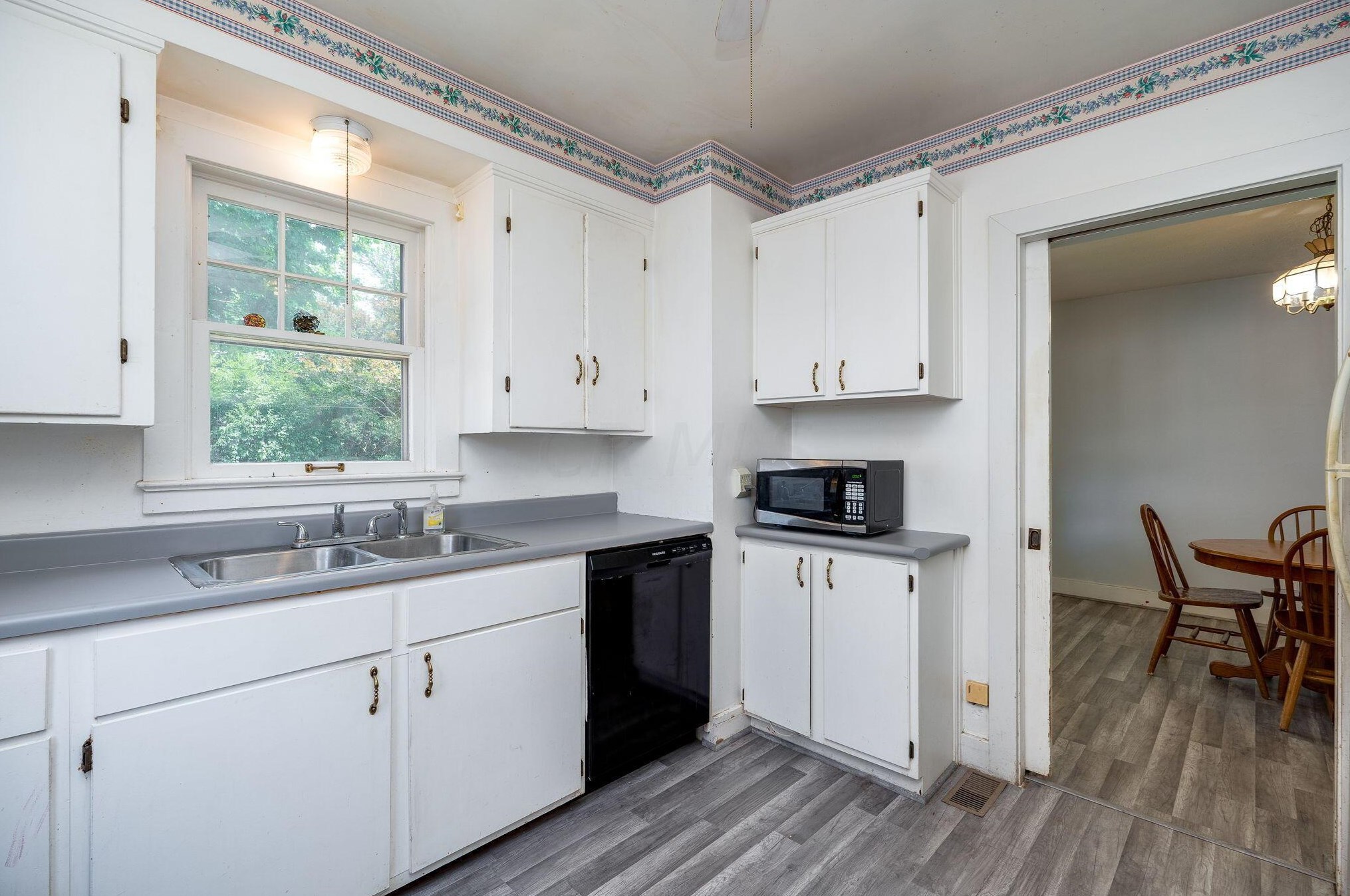 816 Snowhill Blvd, Springfield, OH 45504