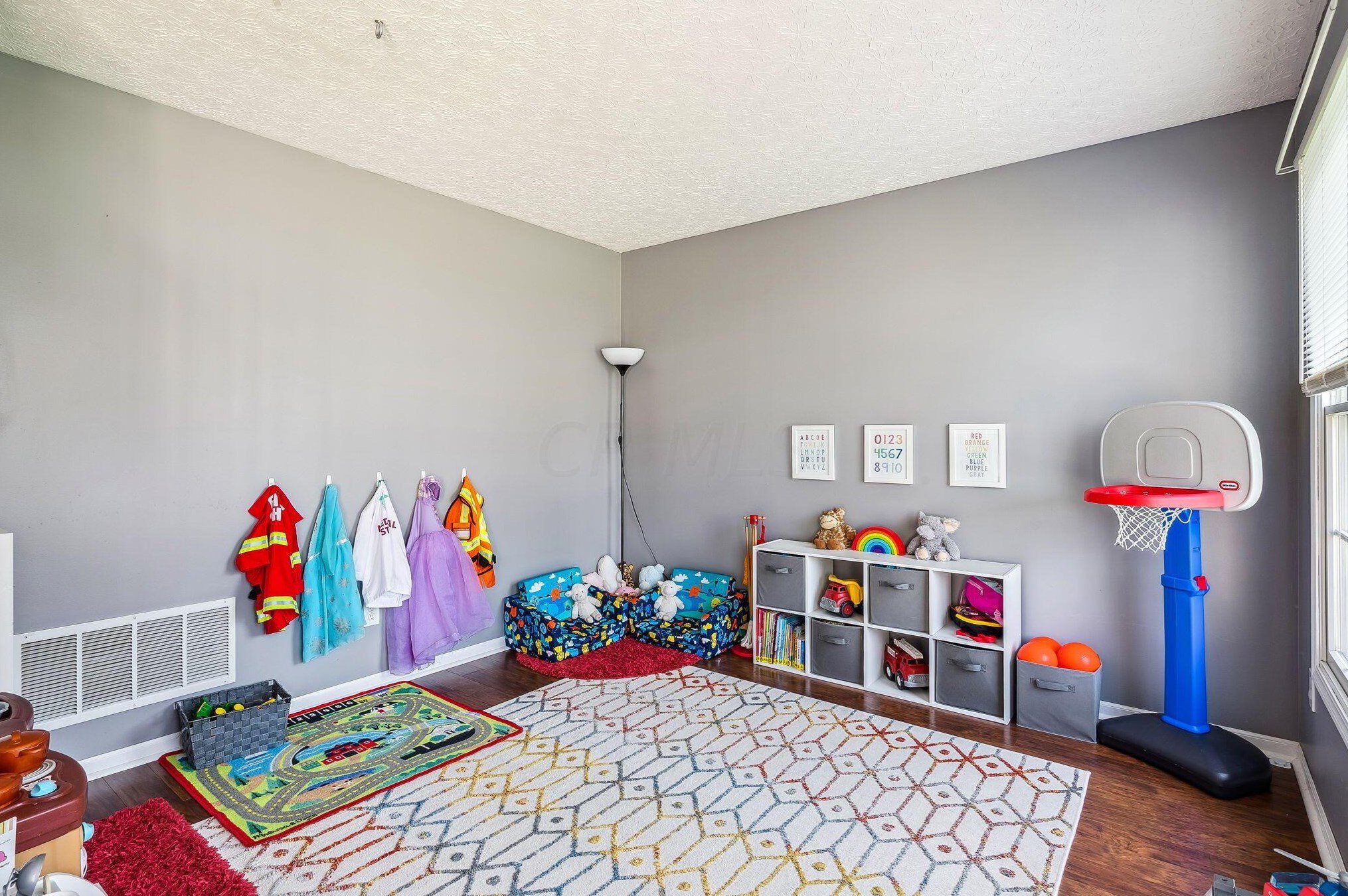 274 Chatterly Ln, Columbus OH 43207-5334 exterior