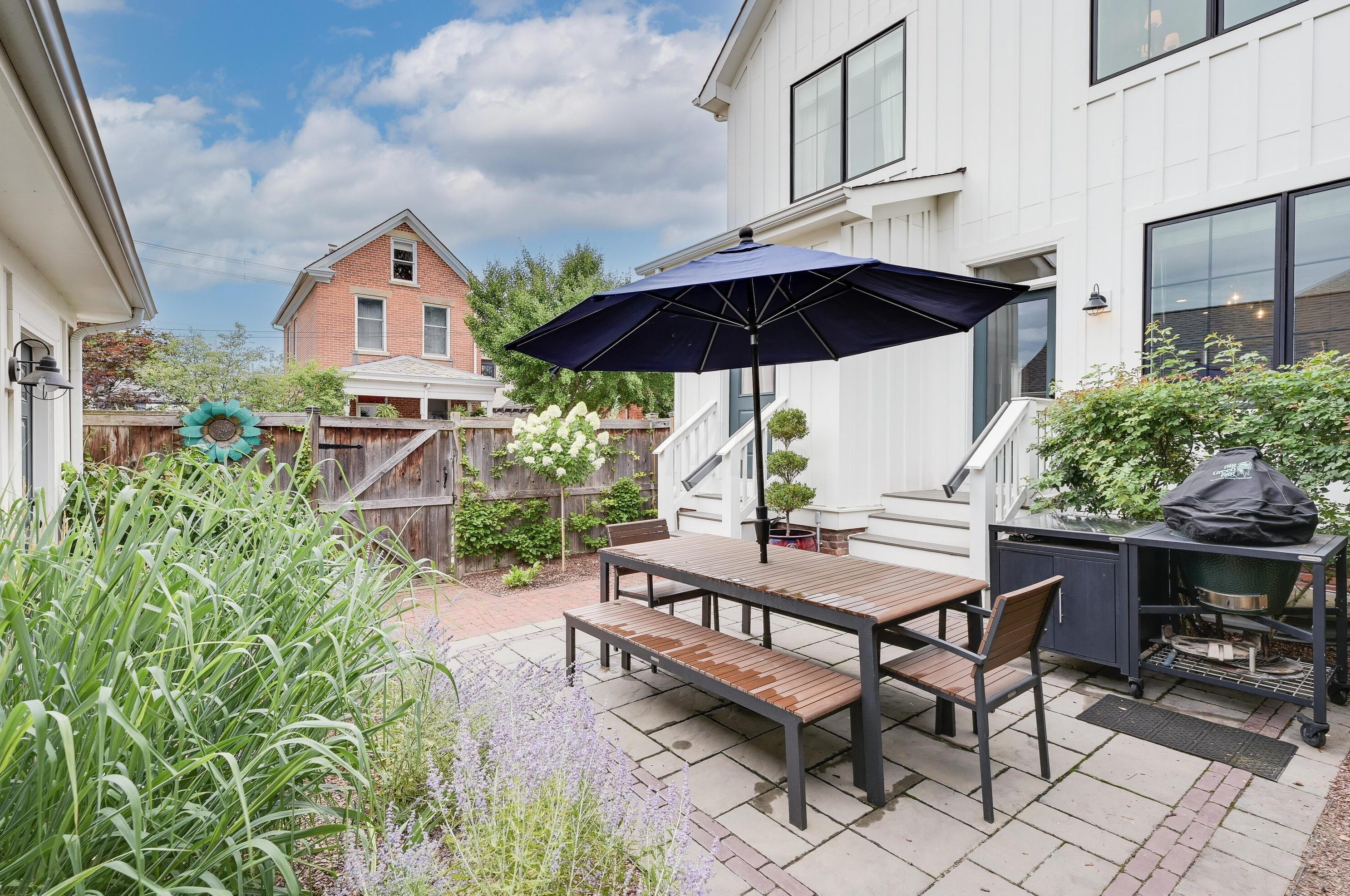 445 Beck St, Columbus OH 43215-5727 exterior