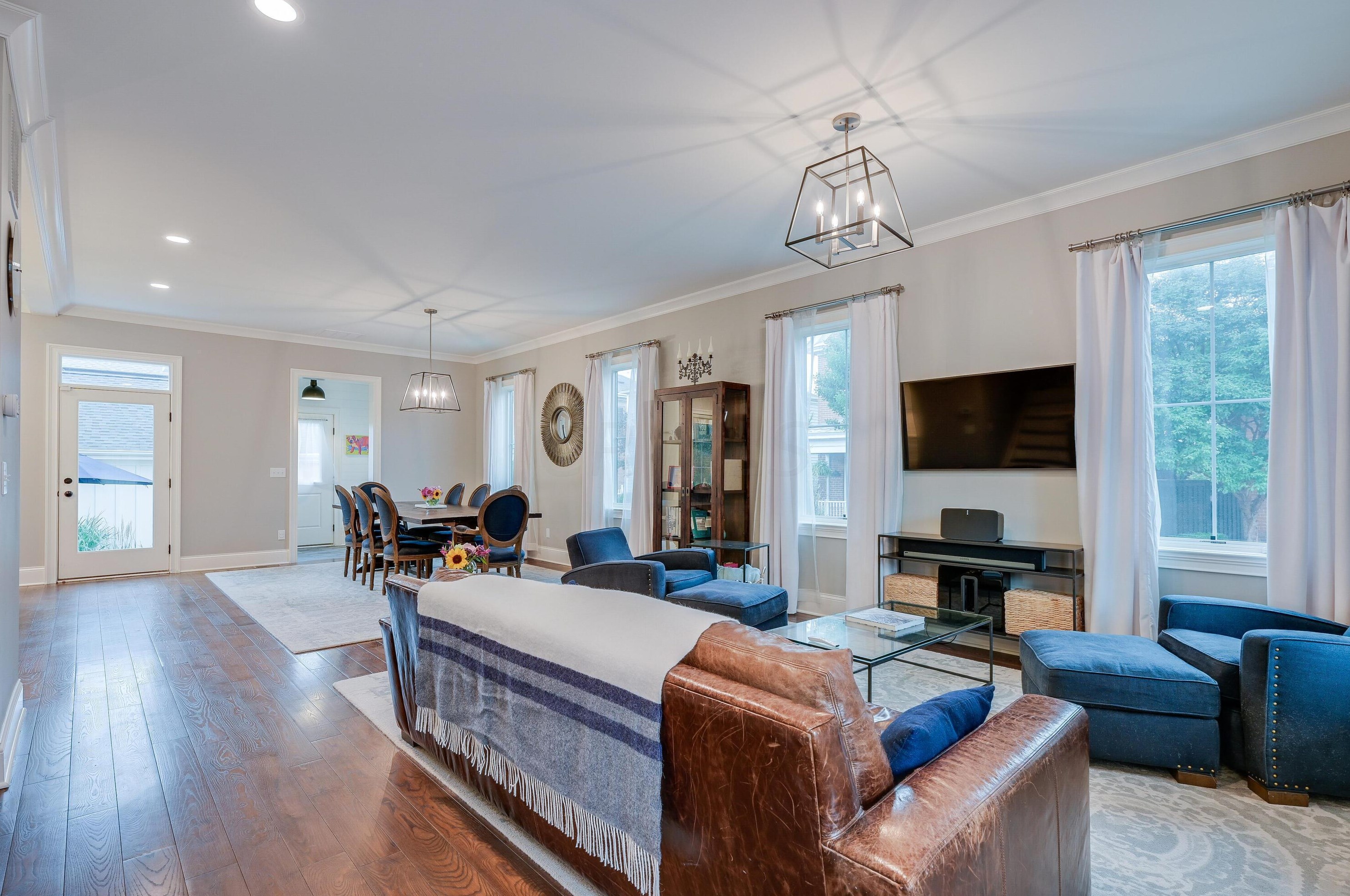 445 Beck St, Columbus OH 43215-5727 exterior