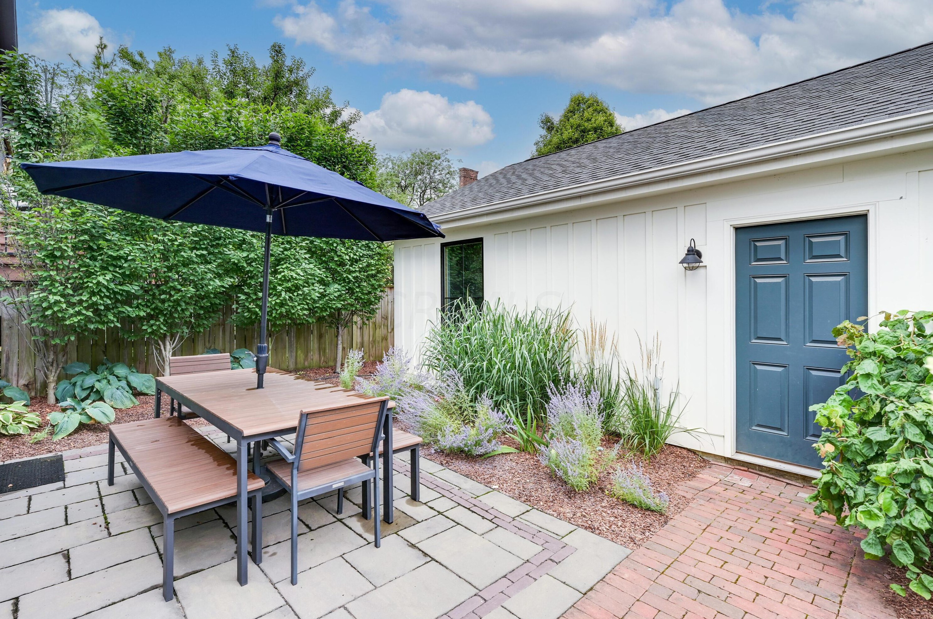 445 Beck St, Columbus OH 43215-5727 exterior