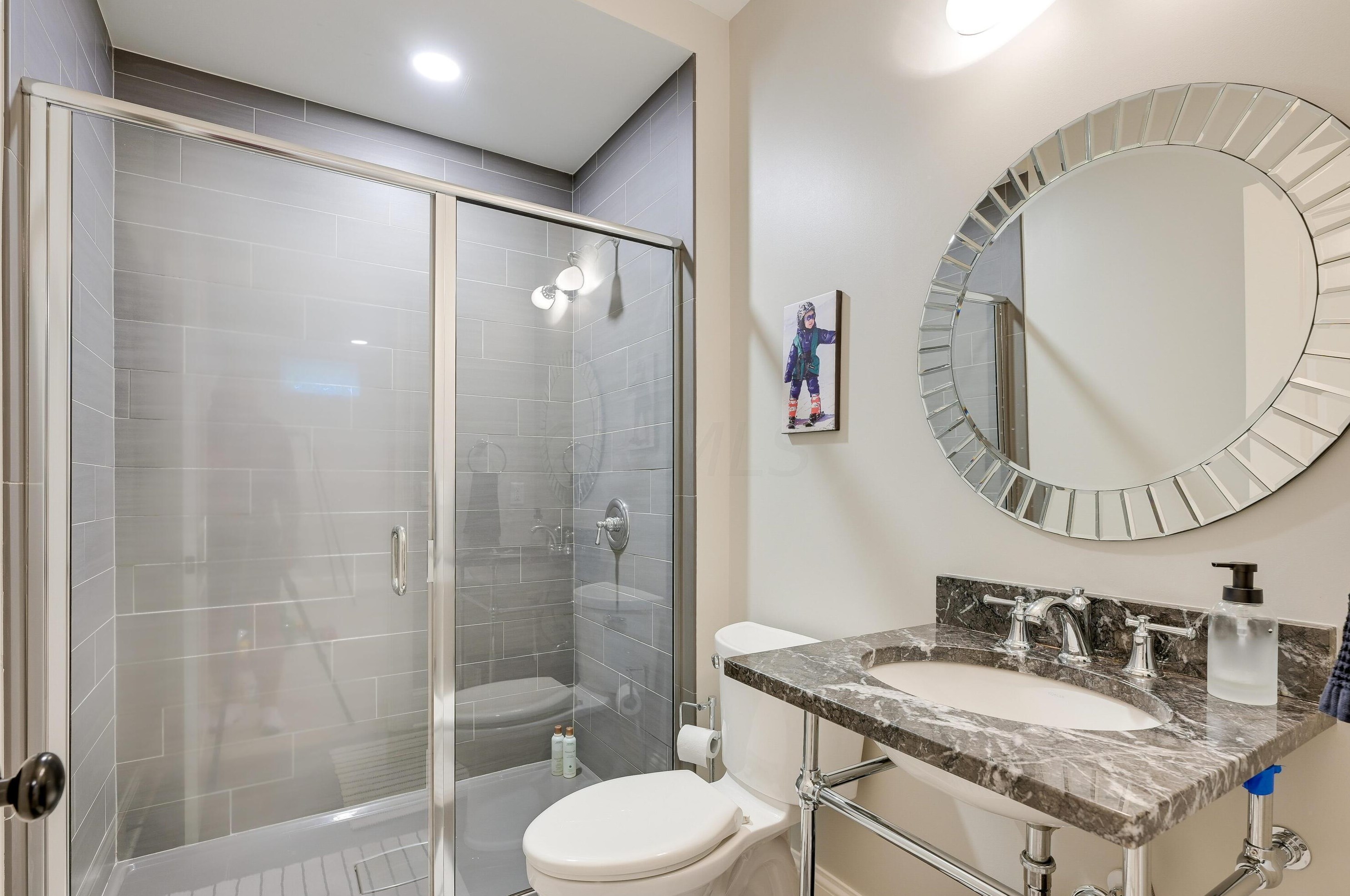 445 Beck St, Columbus OH 43215-5727 exterior