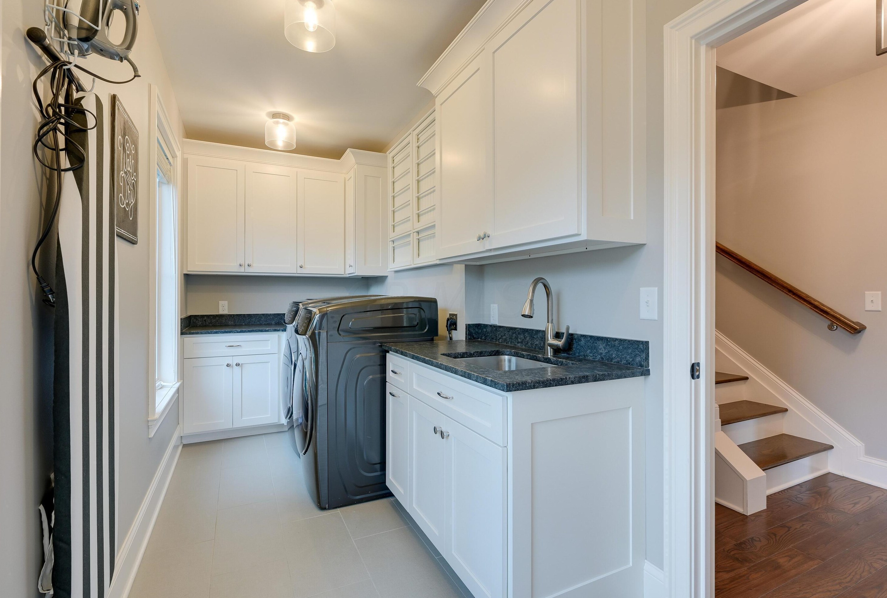 445 Beck St, Columbus OH 43215-5727 exterior