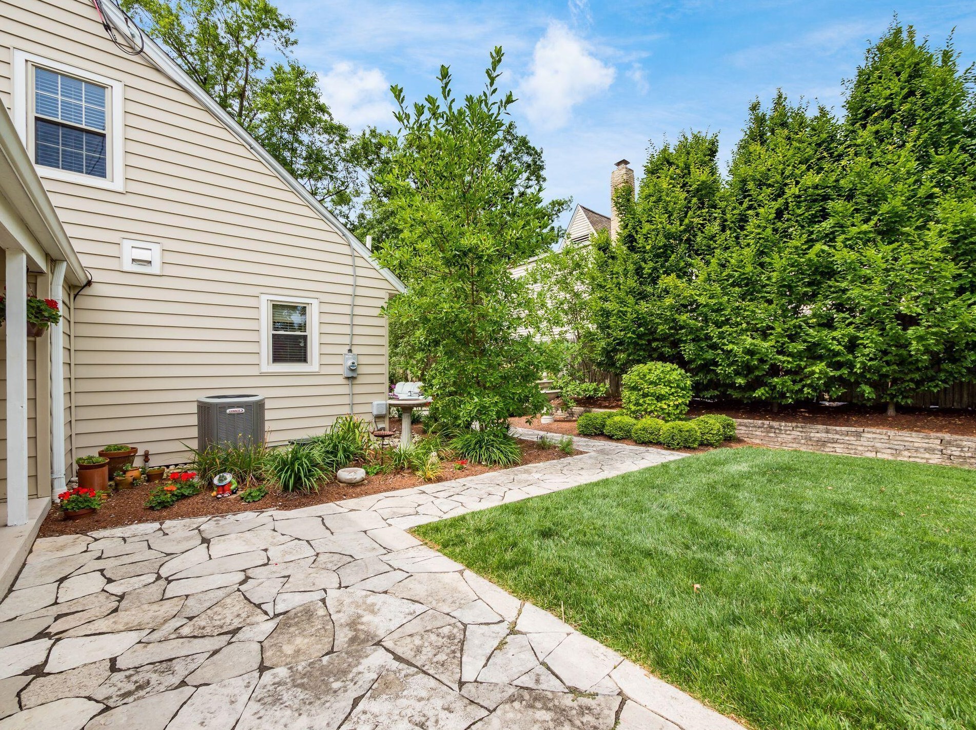 363 Kellner Rd, Columbus OH 43209-2266 exterior