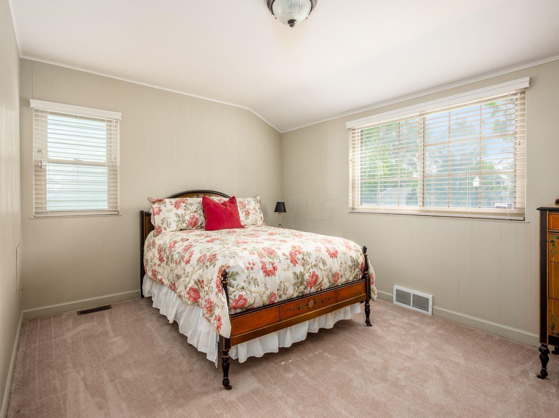 363 Kellner Rd, Columbus OH 43209-2266 exterior