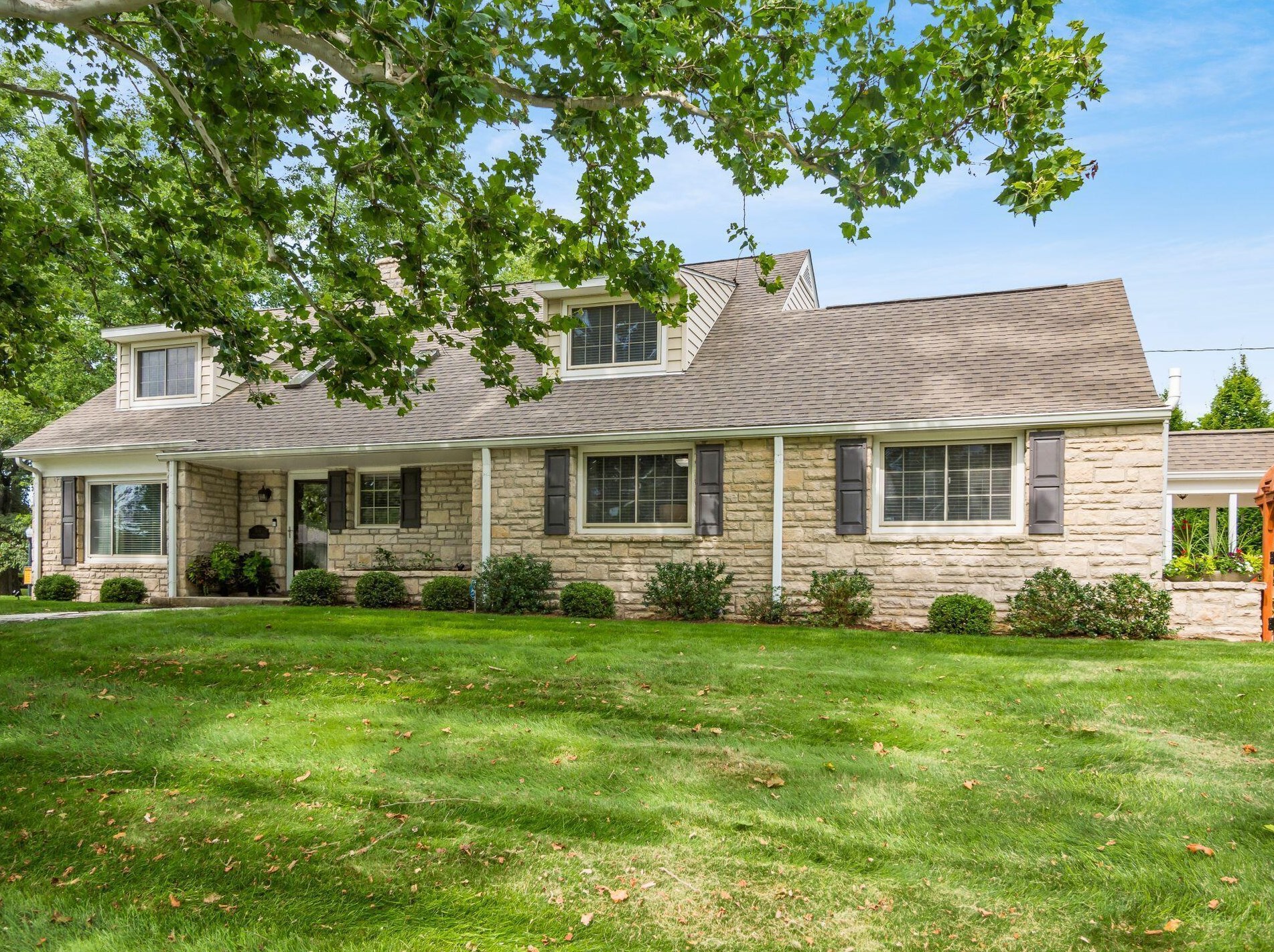 363 Kellner Rd, Columbus, OH 43209-2044
