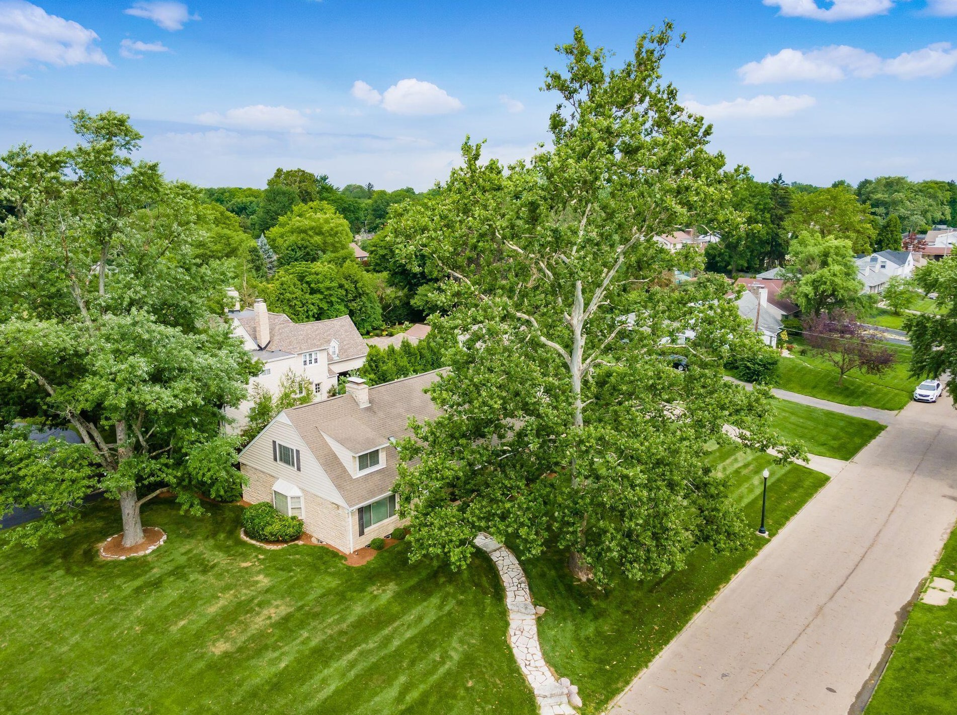 363 Kellner Rd, Columbus OH 43209-2266 exterior