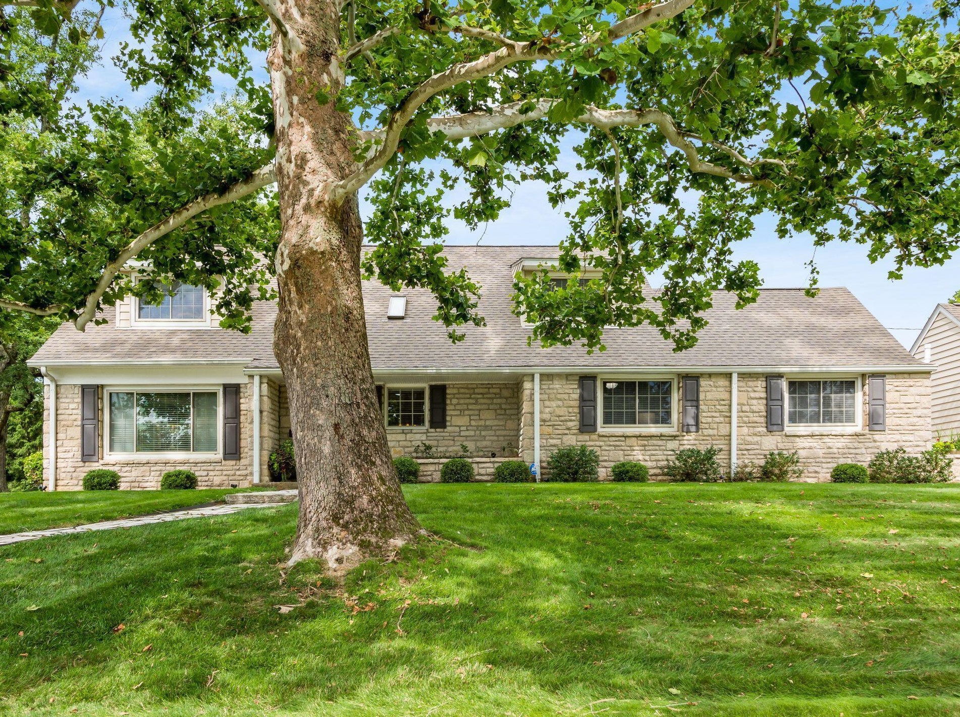 363 Kellner Rd, Columbus OH 43209-2266 exterior