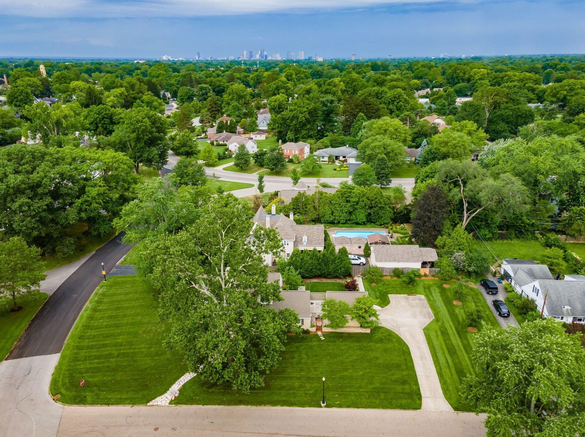 363 Kellner Rd, Columbus OH 43209-2266 exterior