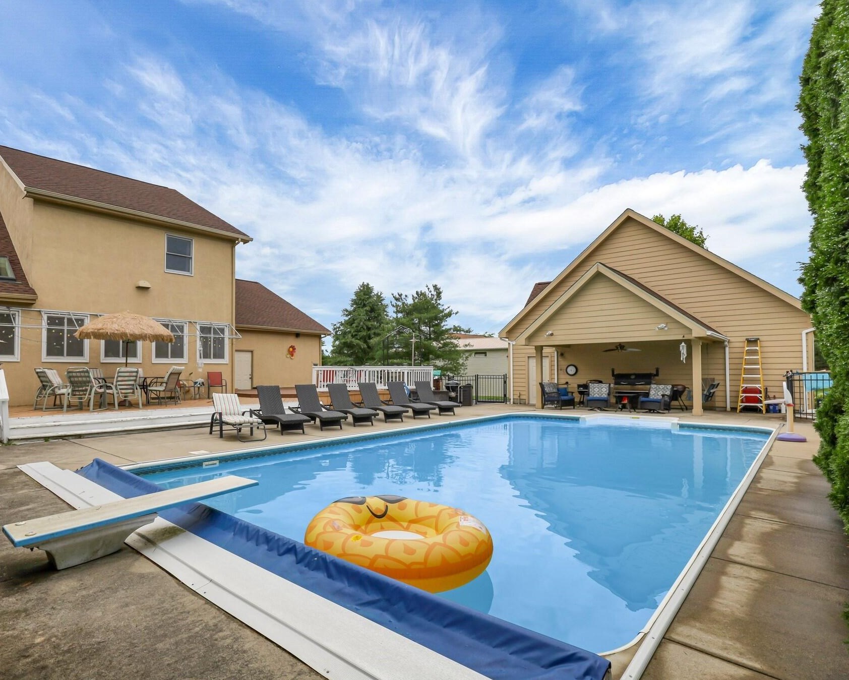 1032 Slate Rdg Dr, Cnl Wnchstr OH  43110-9341 exterior