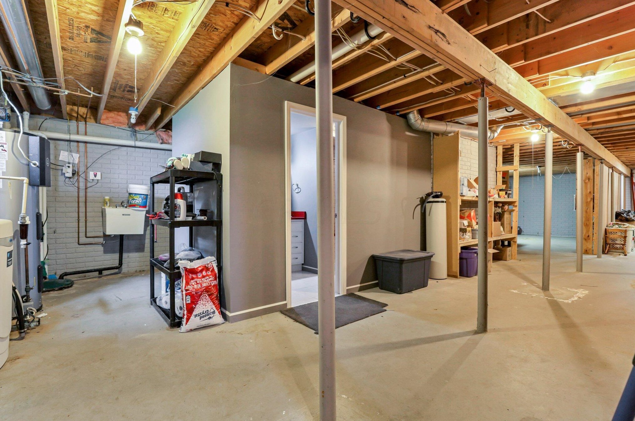 1032 Slate Rdg Dr, Cnl Wnchstr OH  43110-9341 exterior