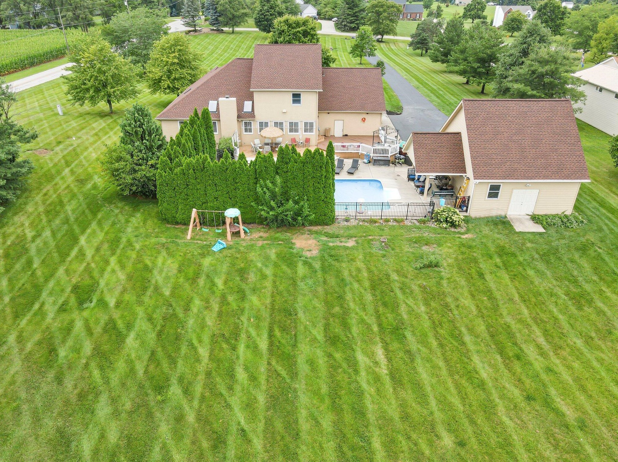 1032 Slate Rdg Dr, Cnl Wnchstr OH  43110-9341 exterior