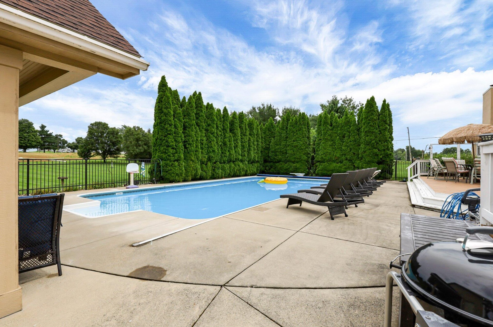 1032 Slate Rdg Dr, Cnl Wnchstr OH  43110-9341 exterior