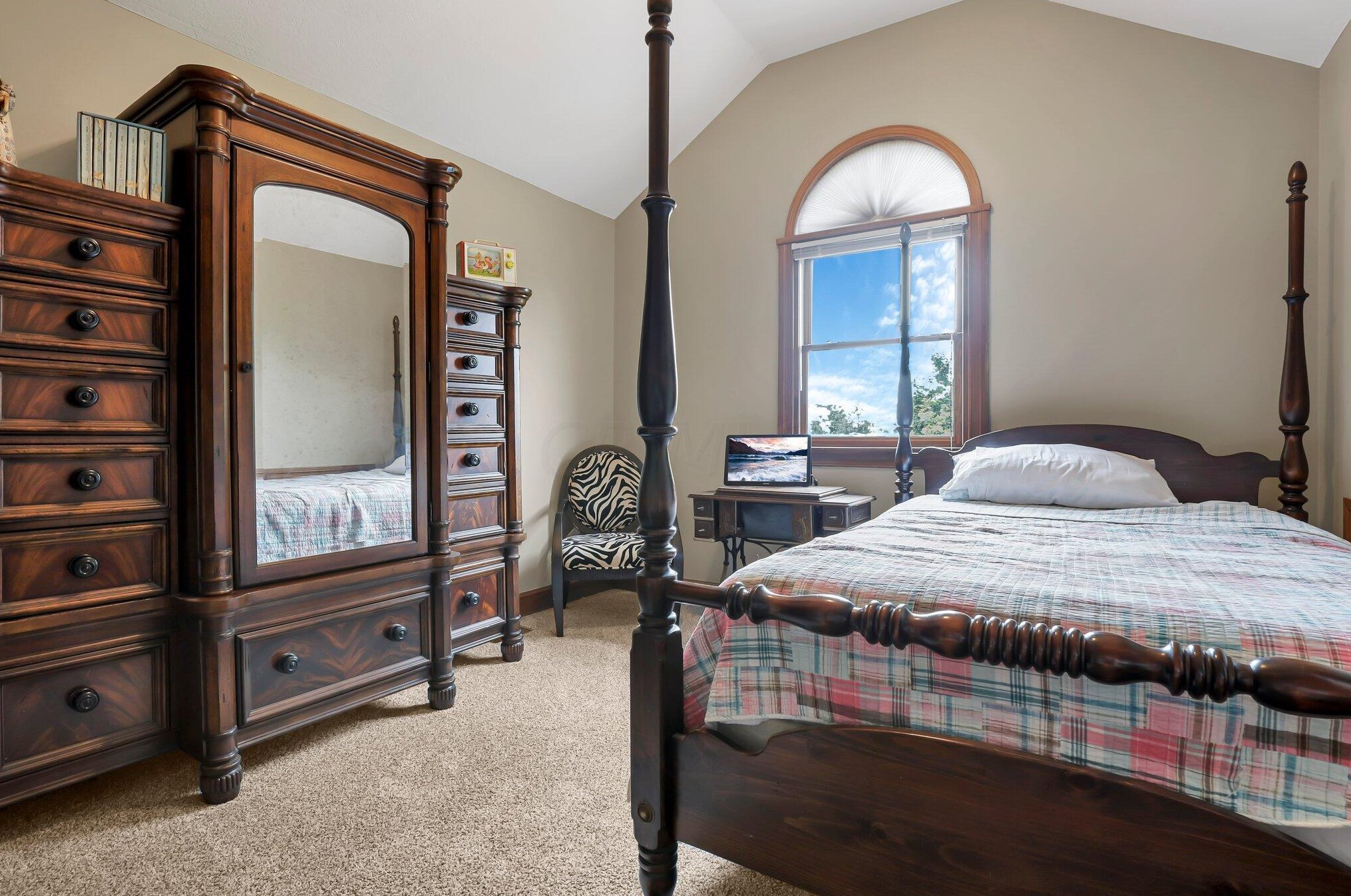 1032 Slate Rdg Dr, Cnl Wnchstr OH  43110-9341 exterior