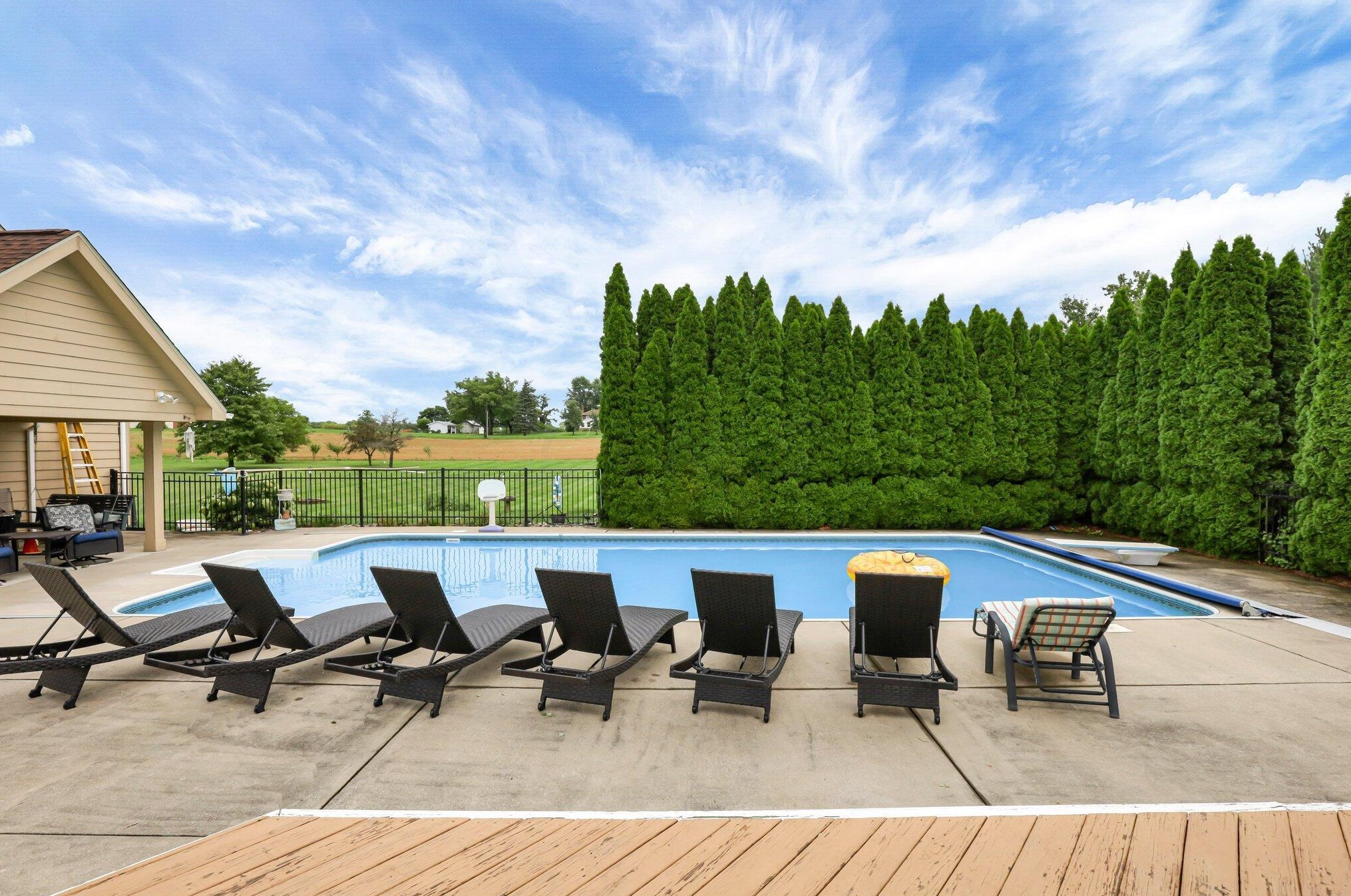 1032 Slate Rdg Dr, Cnl Wnchstr OH  43110-9341 exterior