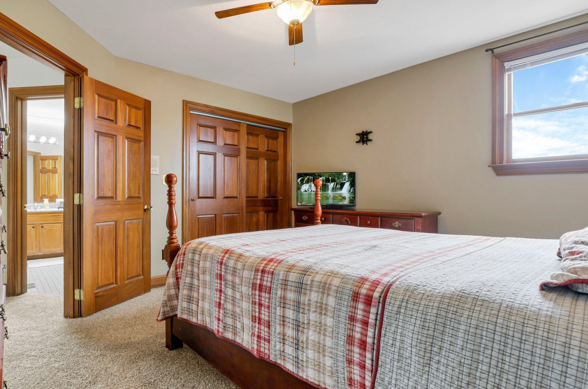 1032 Slate Rdg Dr, Cnl Wnchstr OH  43110-9341 exterior