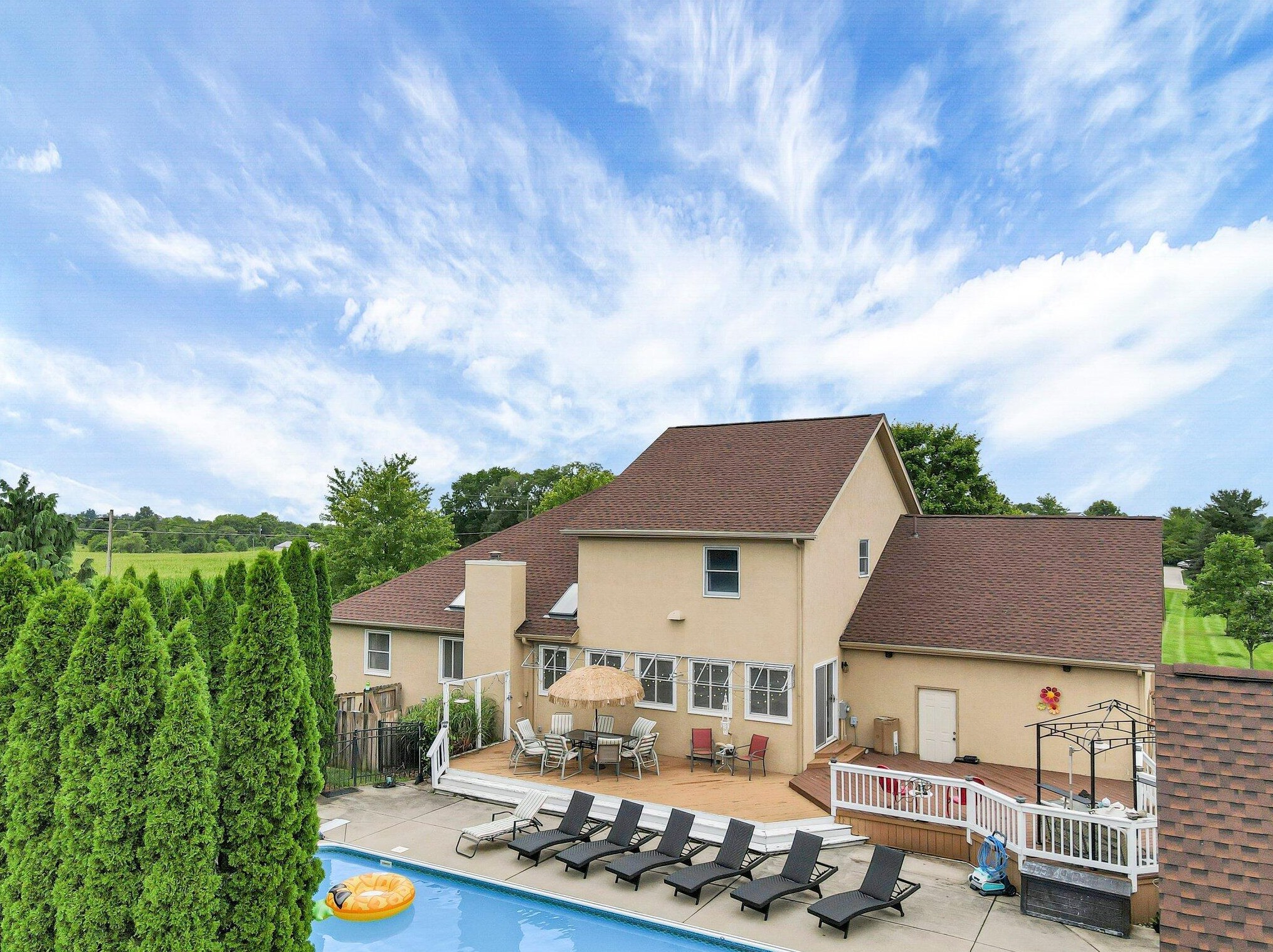 1032 Slate Rdg Dr, Cnl Wnchstr OH  43110-9341 exterior