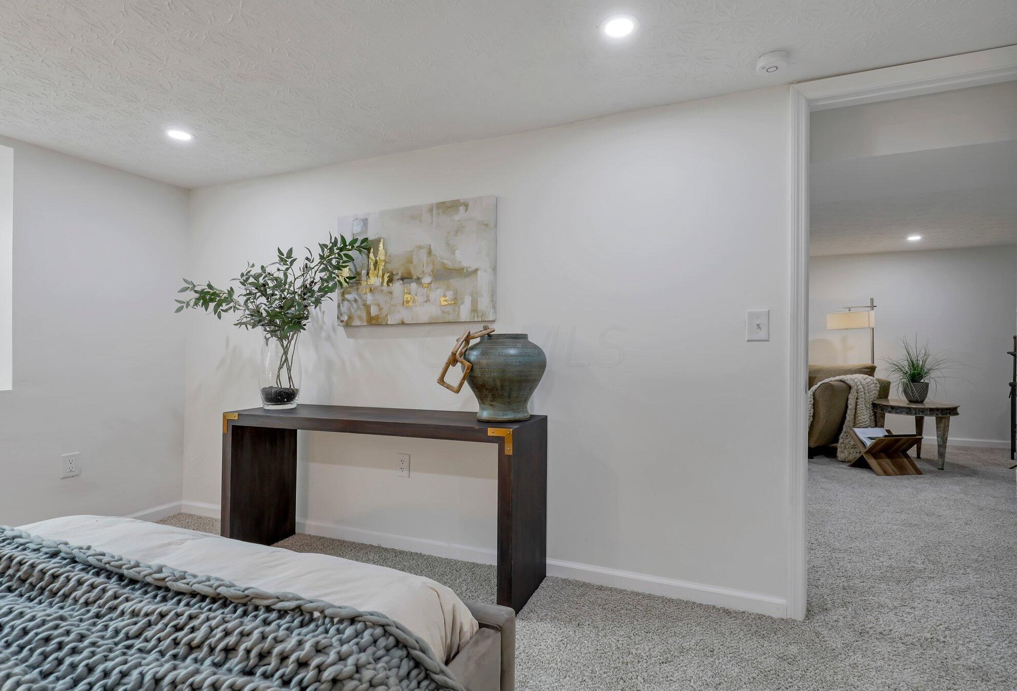 1592 Jonathan Dr, Columbus OH 43207-2735 exterior