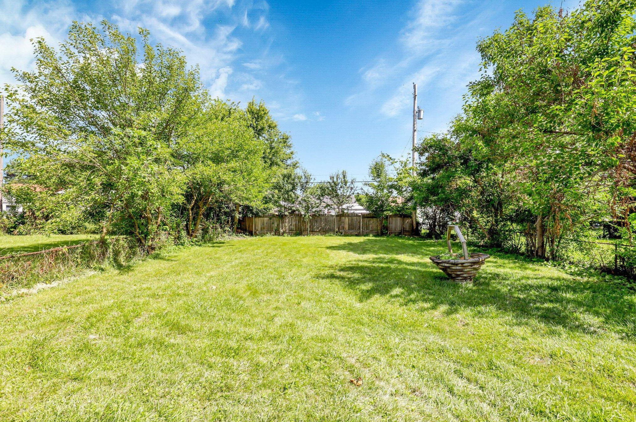 1592 Jonathan Dr, Columbus OH 43207-2735 exterior