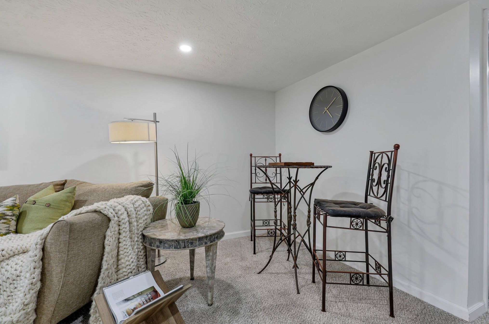 1592 Jonathan Dr, Columbus OH 43207-2735 exterior