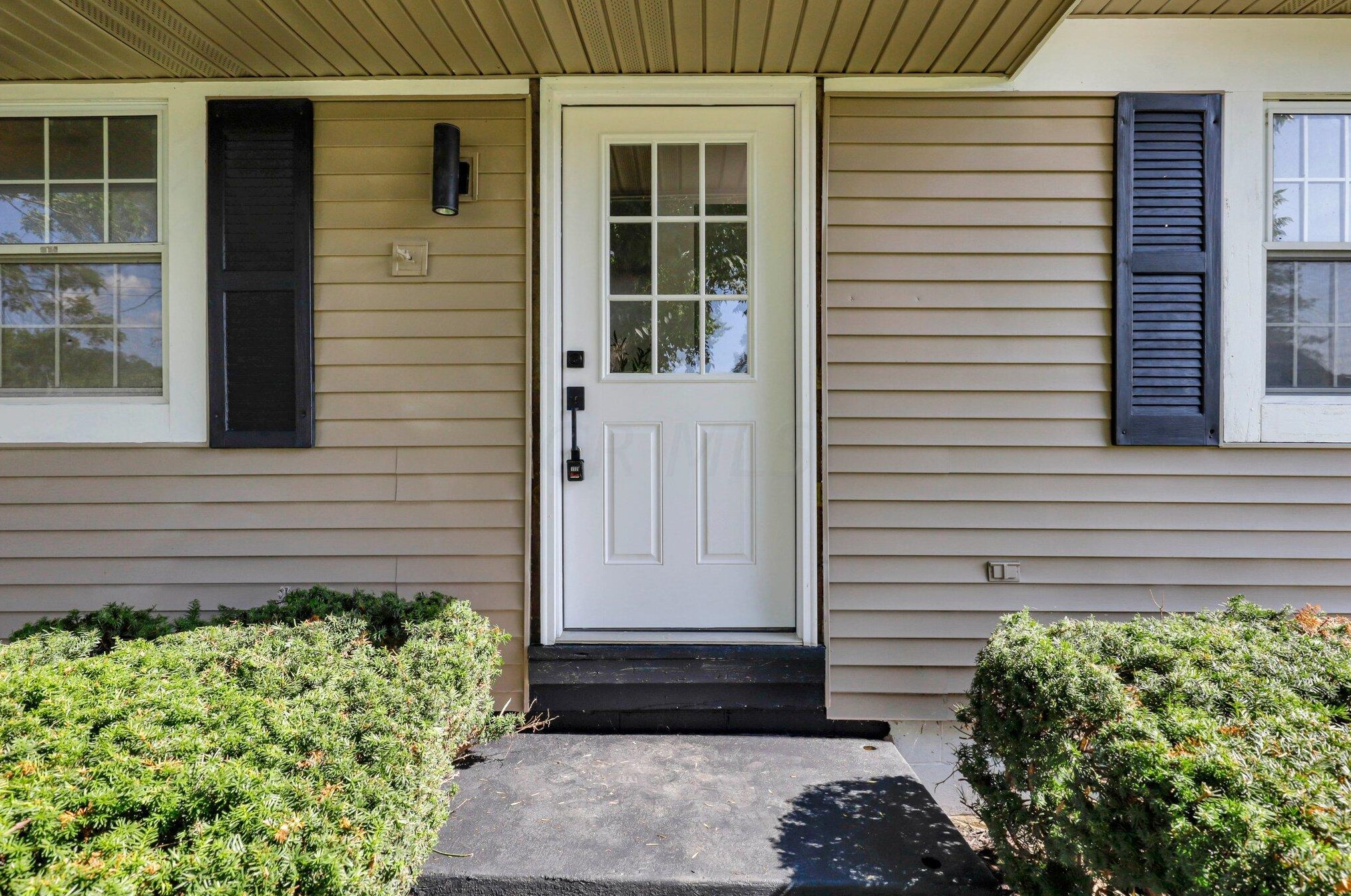 1592 Jonathan Dr, Columbus, OH 43207-2737
