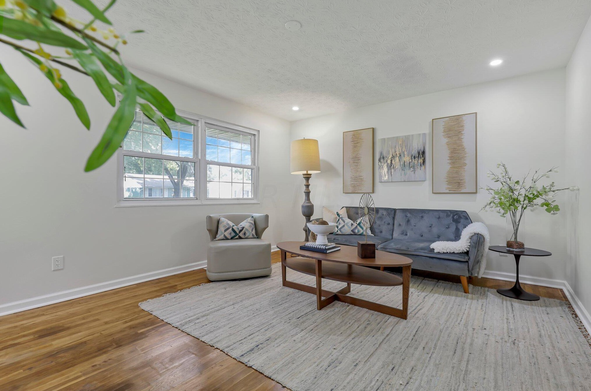 1592 Jonathan Dr, Columbus OH 43207-2735 exterior