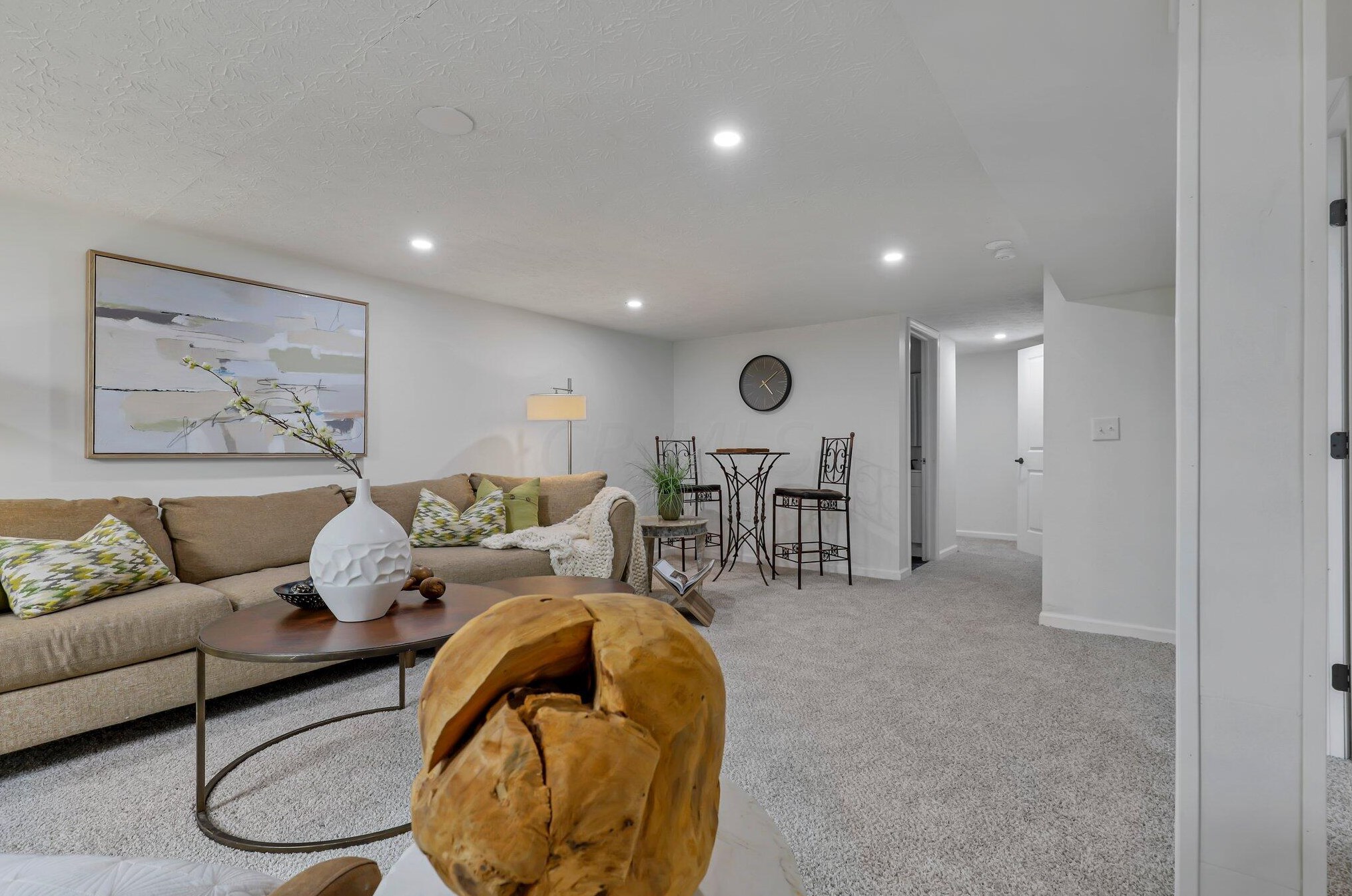 1592 Jonathan Dr, Columbus OH 43207-2735 exterior