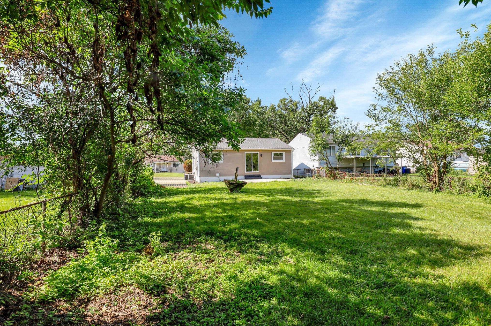 1592 Jonathan Dr, Columbus OH 43207-2735 exterior