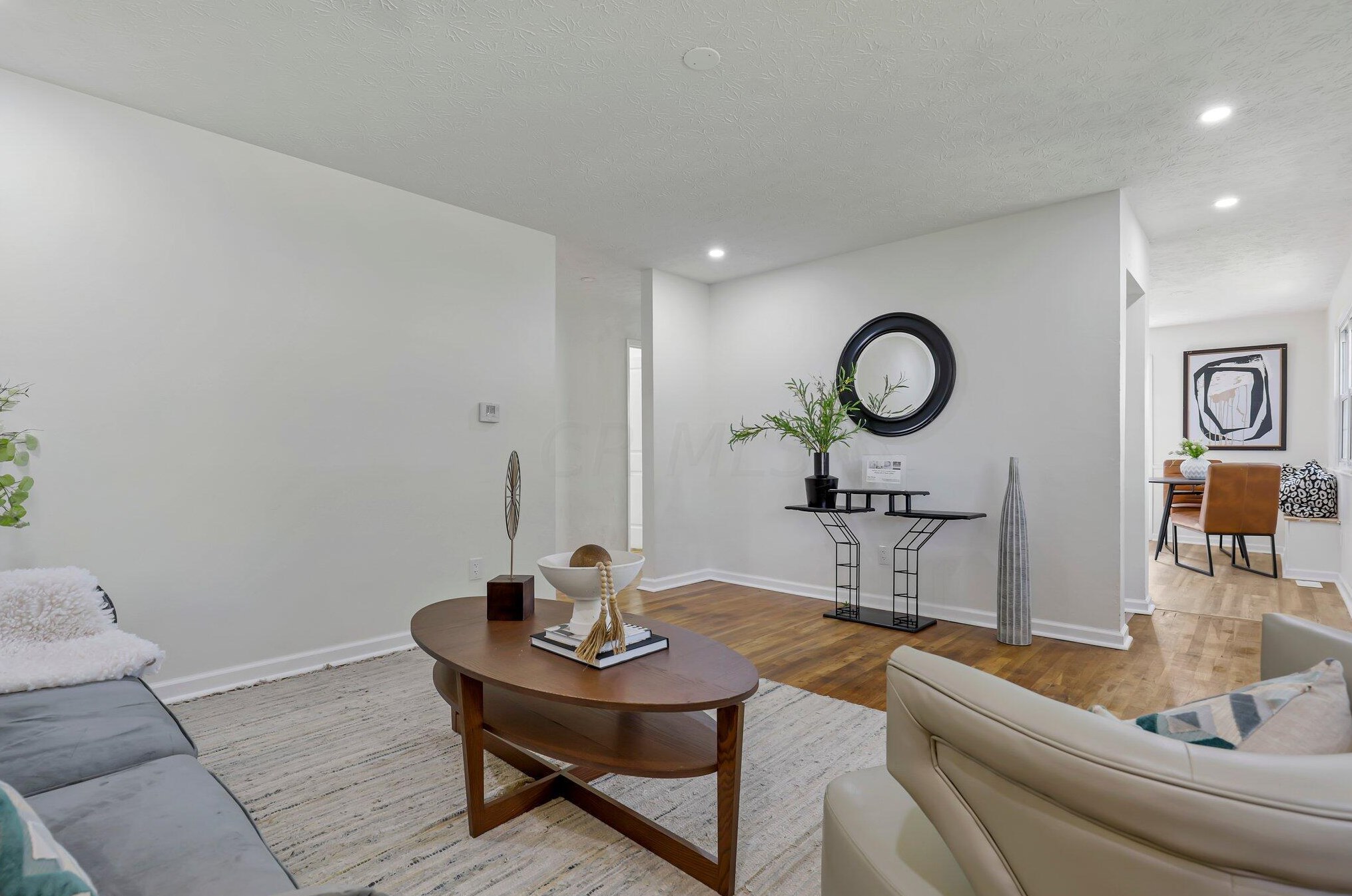 1592 Jonathan Dr, Columbus OH 43207-2735 exterior