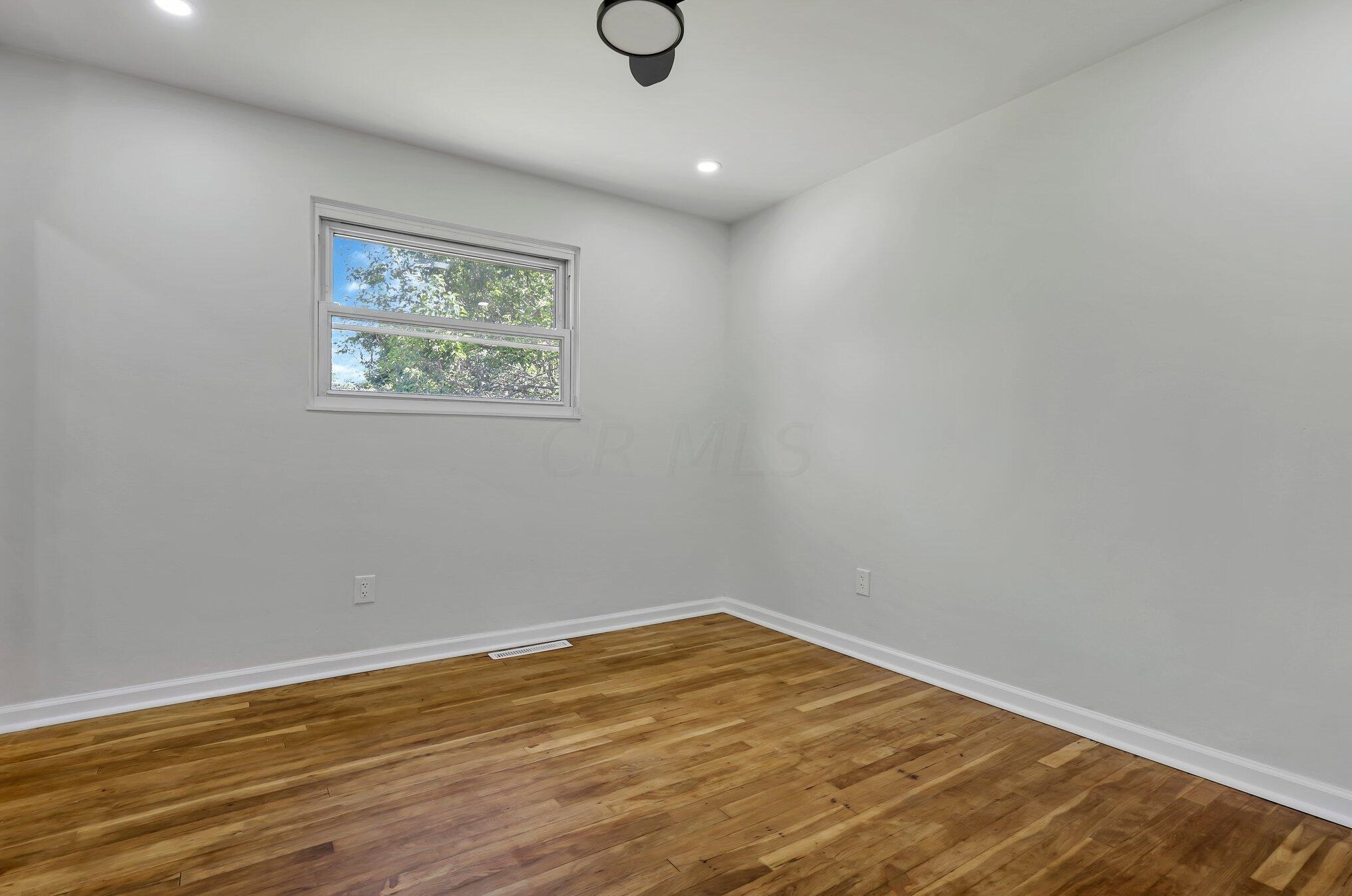 1592 Jonathan Dr, Columbus OH 43207-2735 exterior