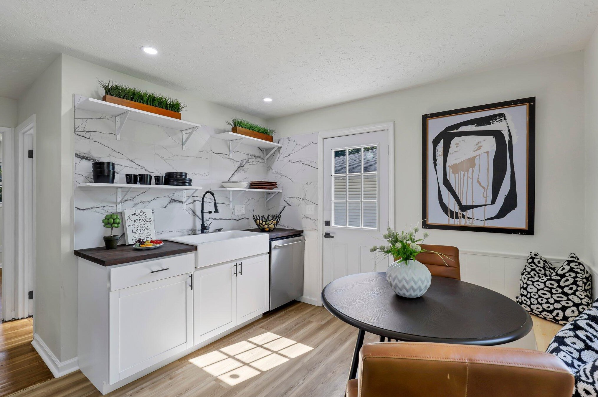 1592 Jonathan Dr, Columbus OH 43207-2735 exterior