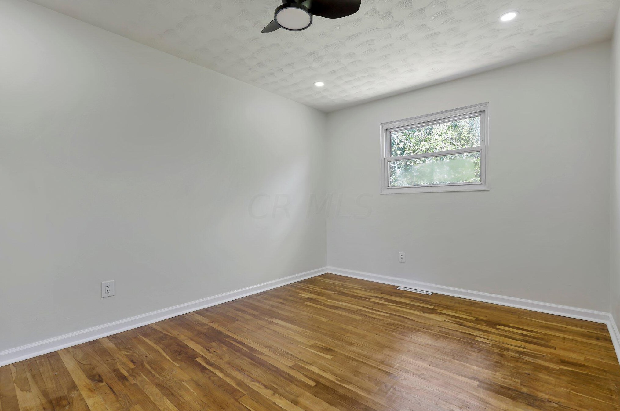 1592 Jonathan Dr, Columbus OH 43207-2735 exterior