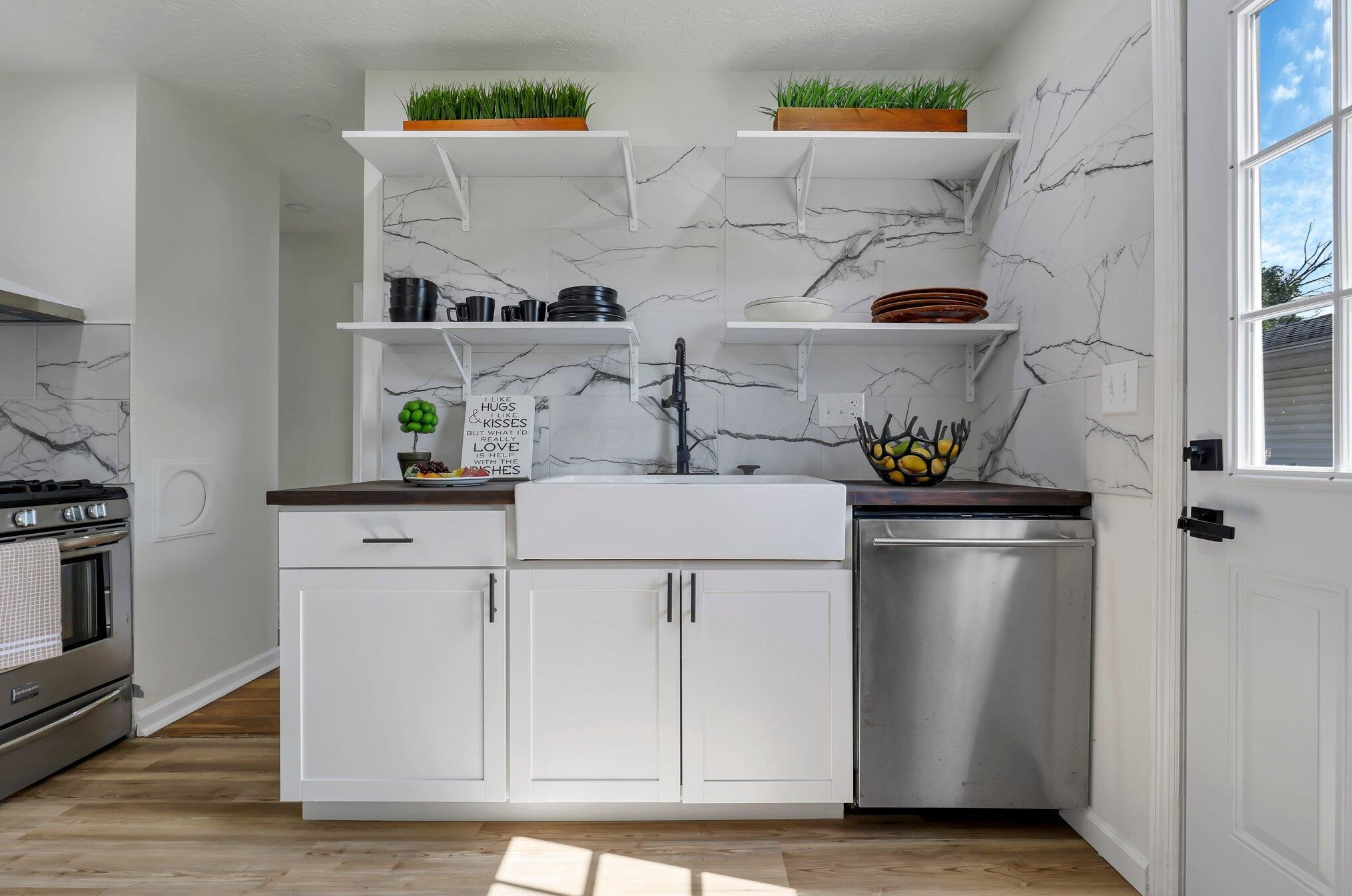 1592 Jonathan Dr, Columbus OH 43207-2735 exterior