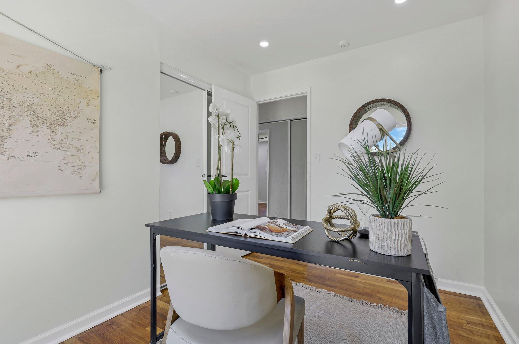 1592 Jonathan Dr, Columbus OH 43207-2735 exterior