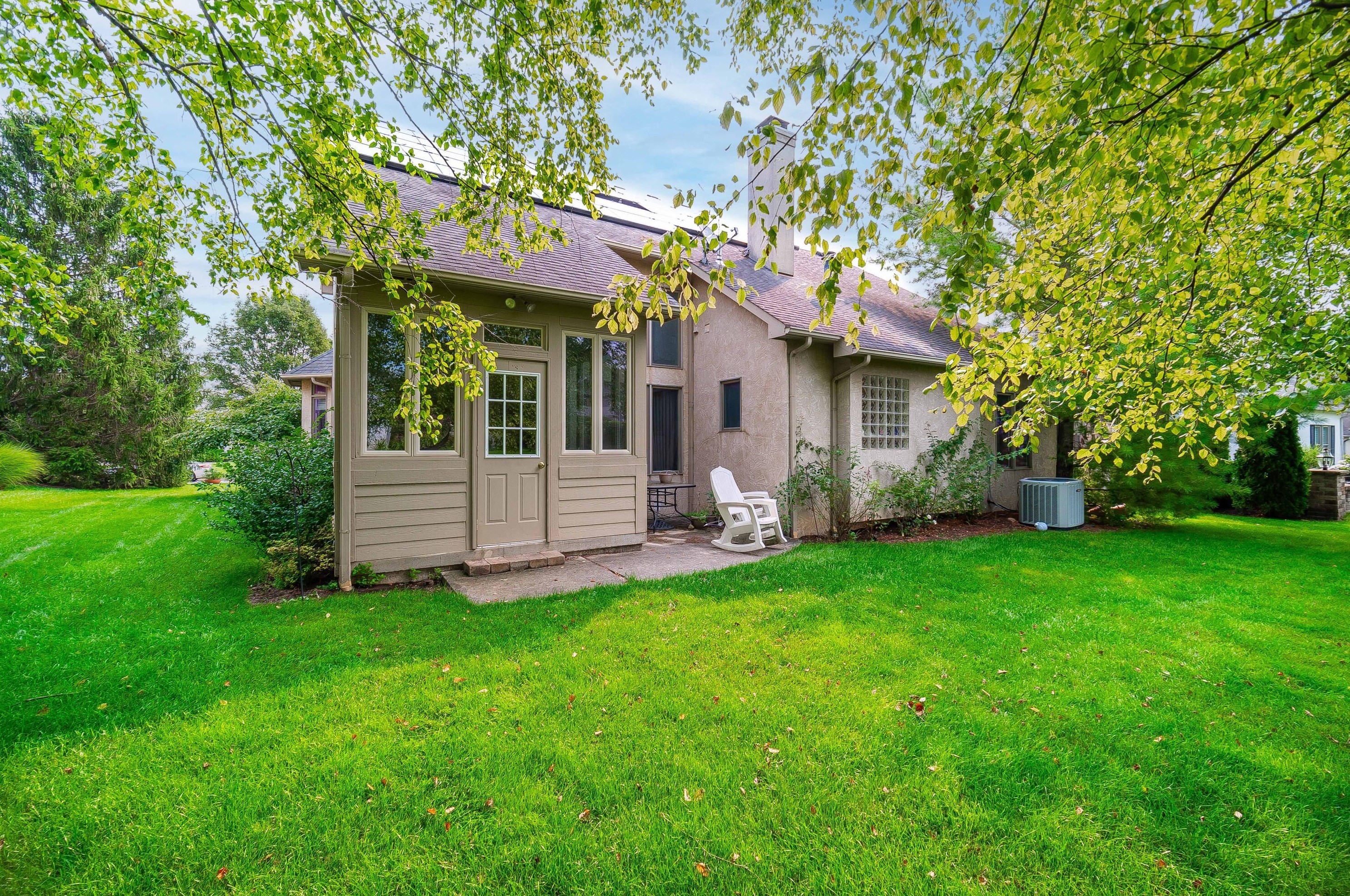 905 Augusta Glen Dr, Columbus OH 43235-5015 exterior