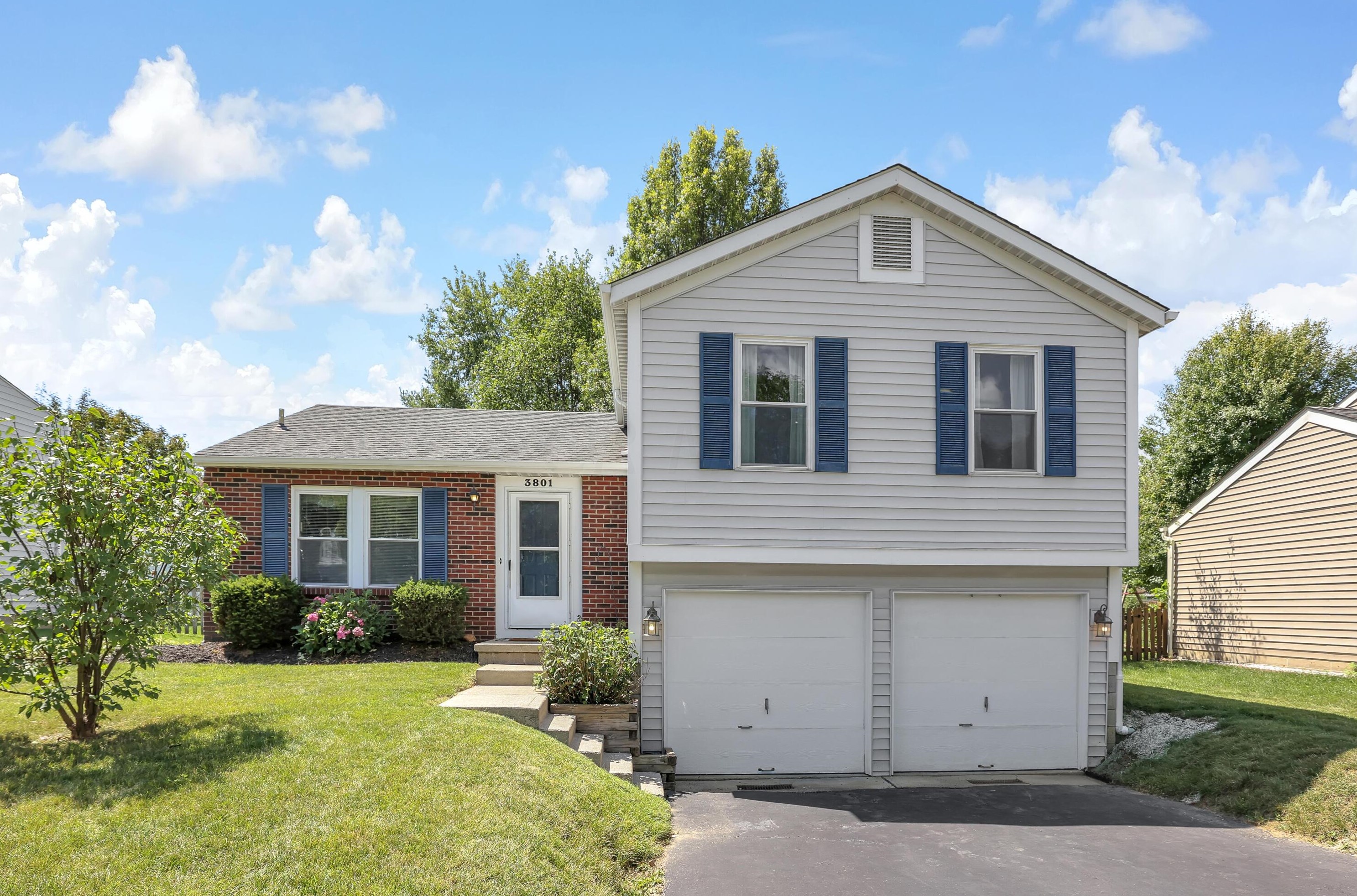 3801 Hidden Ridge Dr, Columbus, OH 43230-4122