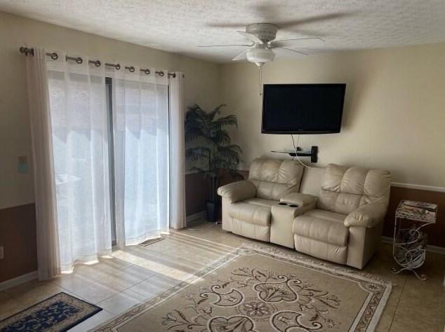 1680 Arlingate Dr, Columbus, OH 43220-3066