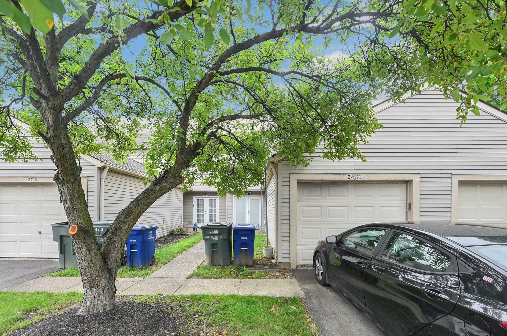 2480 Mason Vlg Ct, Columbus OH 43232-8230 exterior