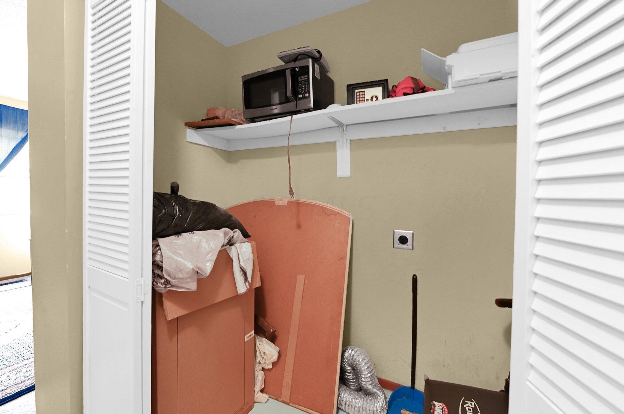 2480 Mason Vlg Ct, Columbus OH 43232-8230 exterior